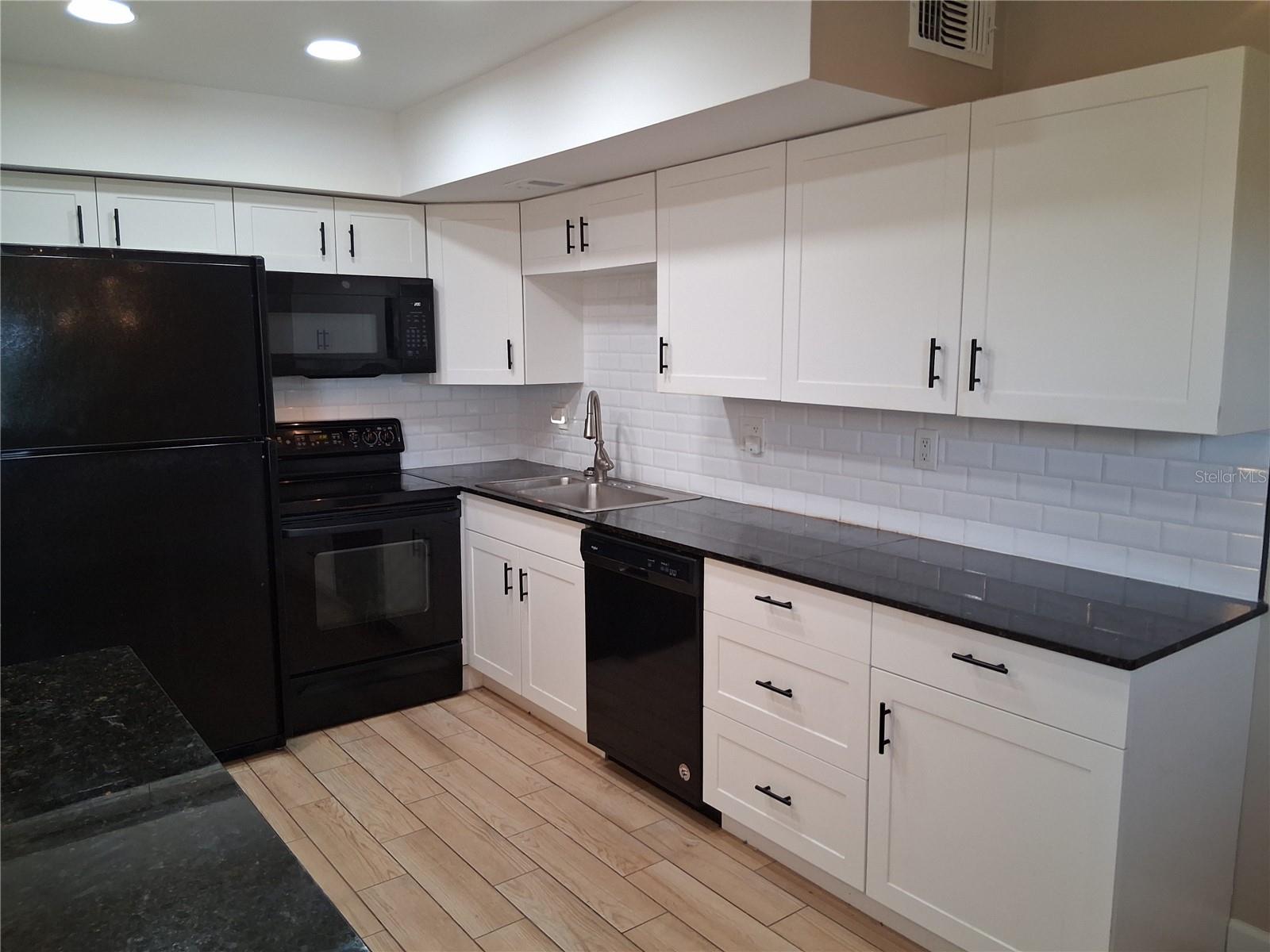 7231 W COUNTRY CLUB DR N #130 — photo 5