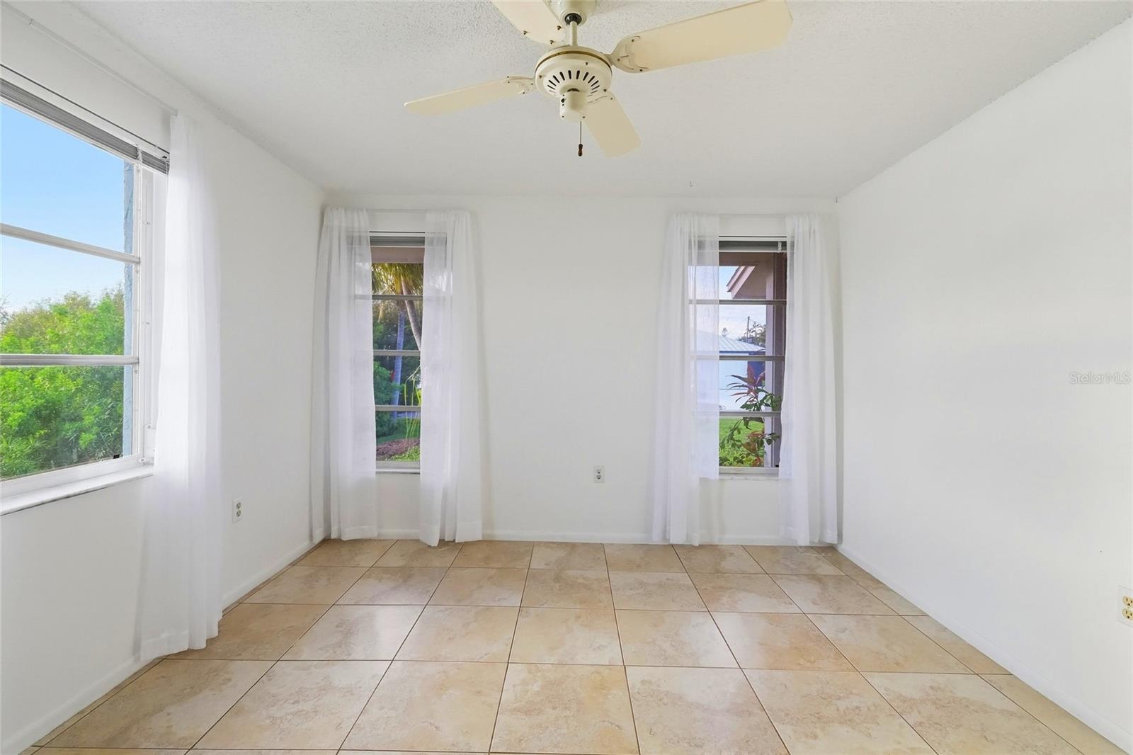 3667 CAROL LN — photo 46