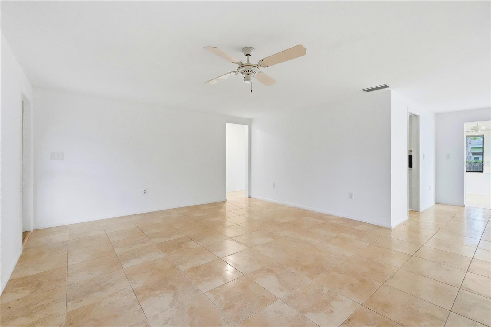 3667 CAROL LN — photo 10