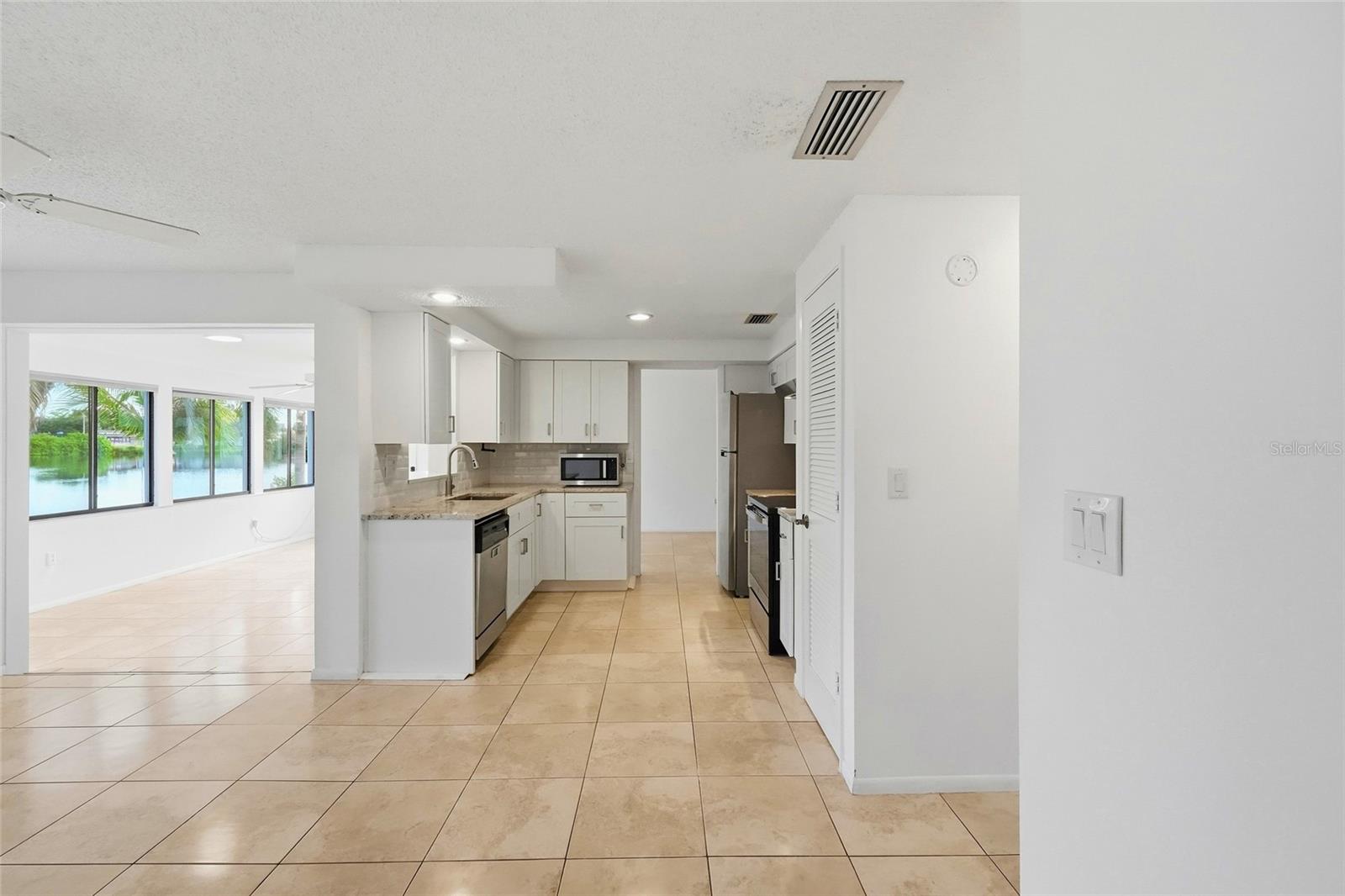 3667 CAROL LN — photo 22