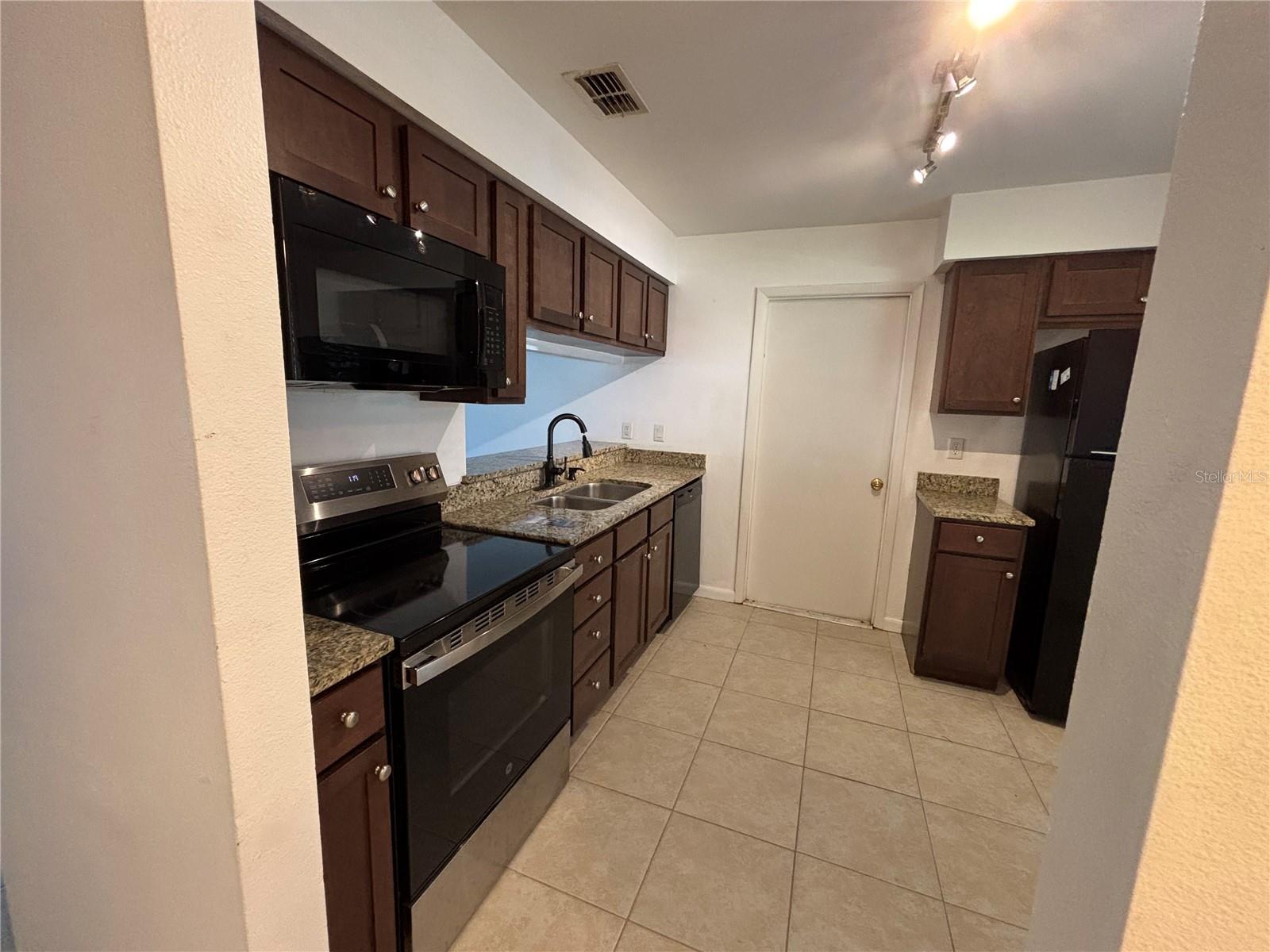1761 LAKEVIEW VILLAGE DR — photo 5