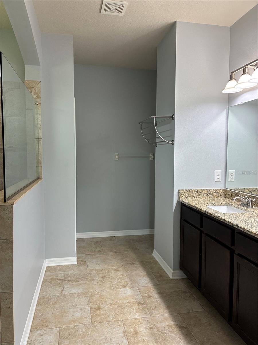 2319 NESSLEWOOD DR — photo 32