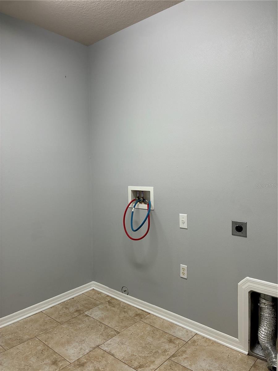 2319 NESSLEWOOD DR — photo 18