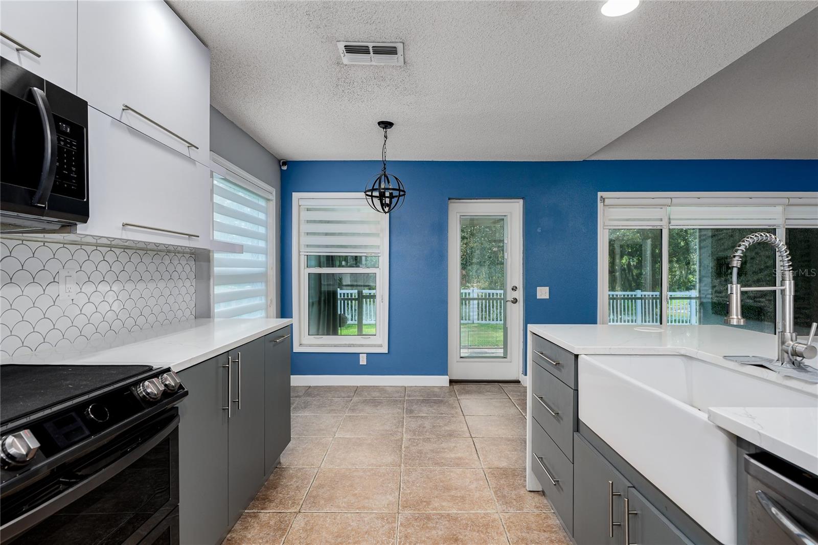 4008 KINGSFIELD DR — photo 11