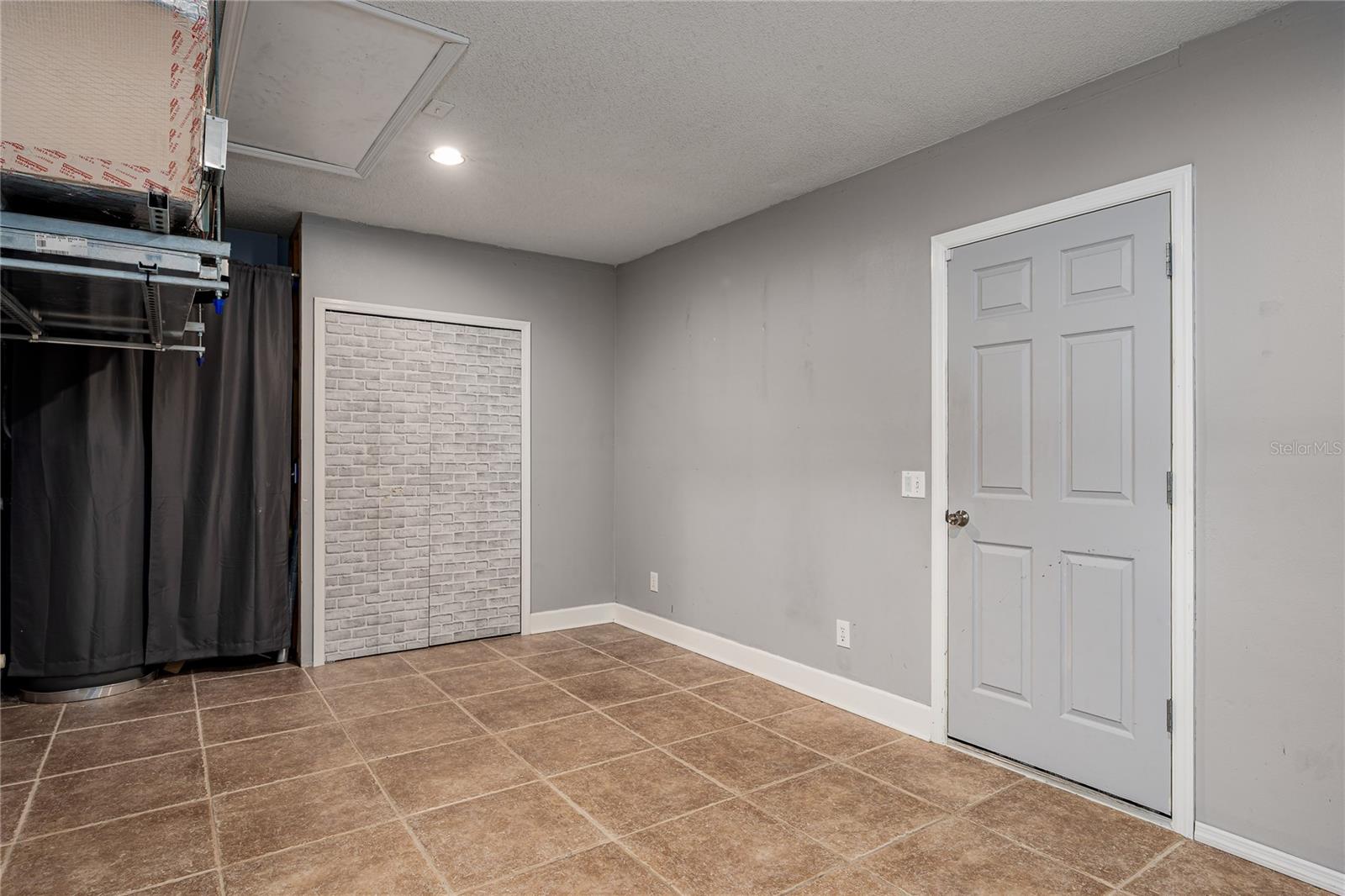 4008 KINGSFIELD DR — photo 31