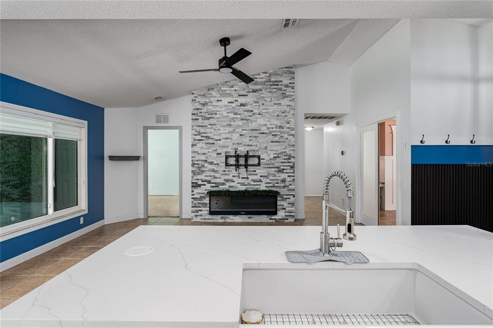 4008 KINGSFIELD DR — photo 12