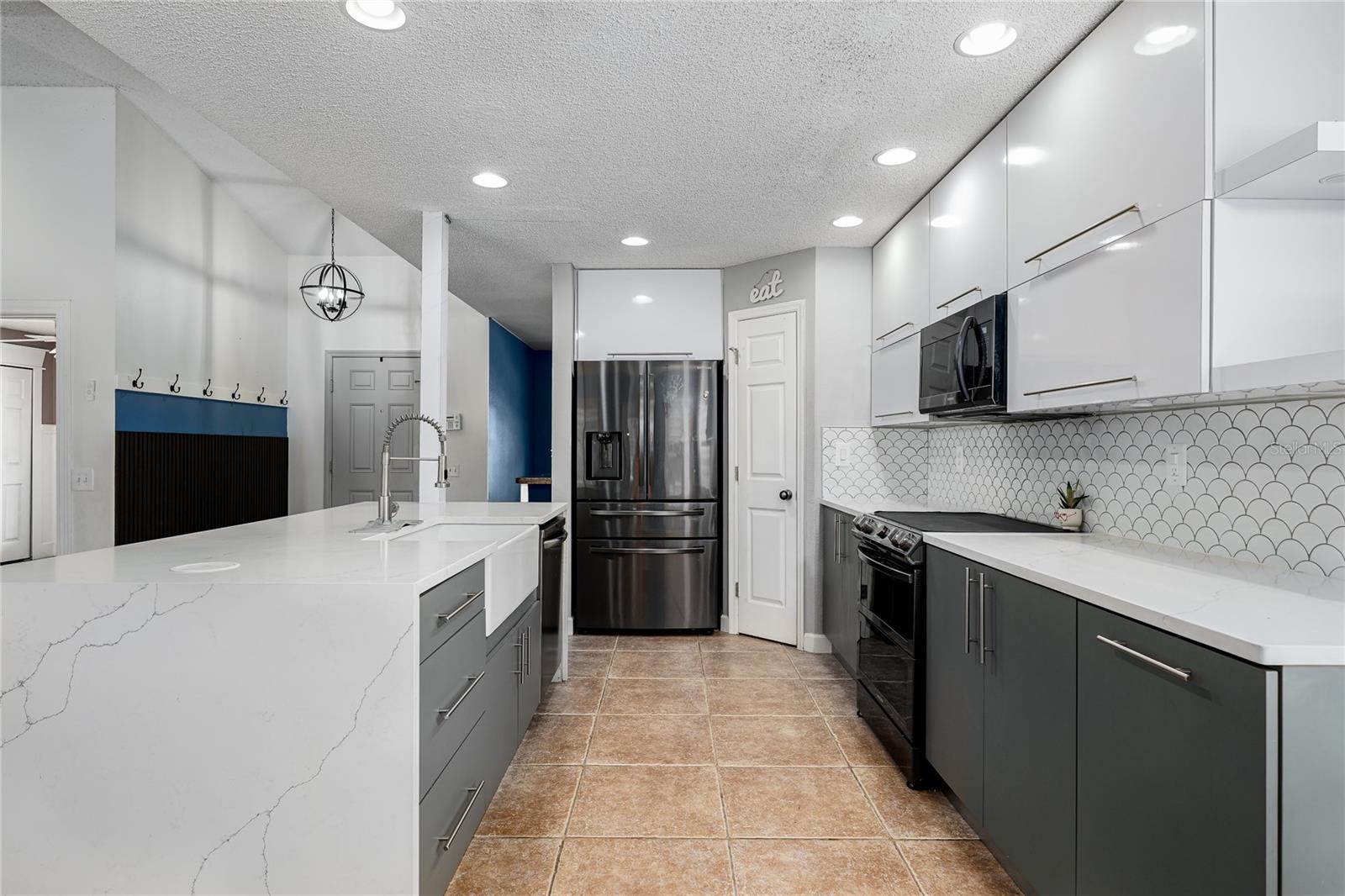 4008 KINGSFIELD DR — photo 4