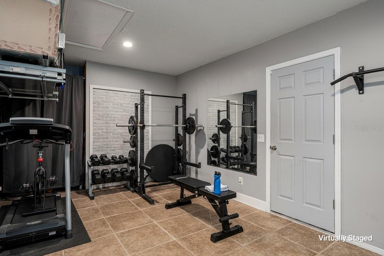 4008 KINGSFIELD DR — photo 32