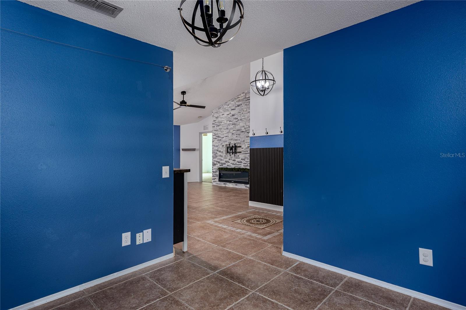 4008 KINGSFIELD DR — photo 8