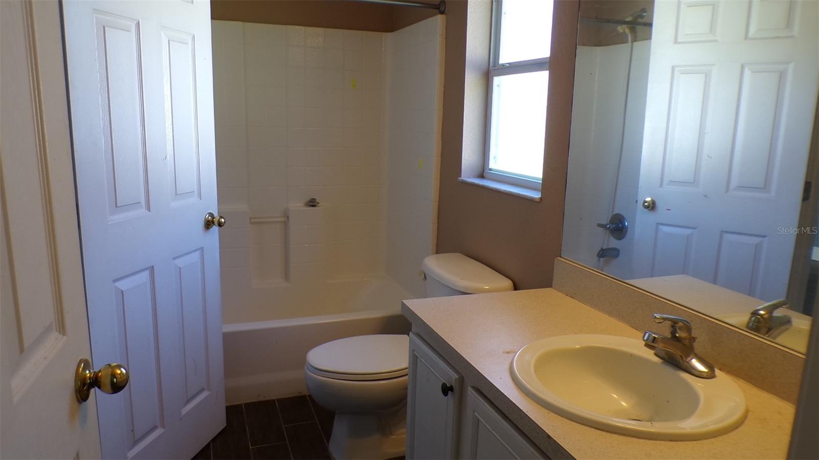 2402 MANHEIM AVE — photo 10