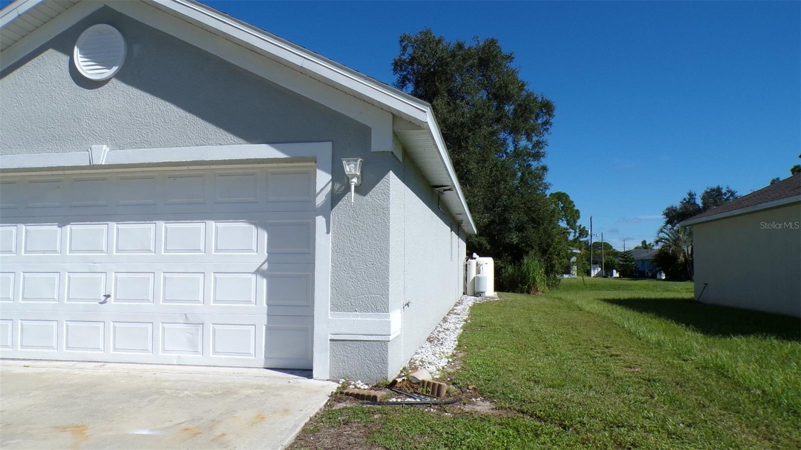 2402 MANHEIM AVE — photo 18