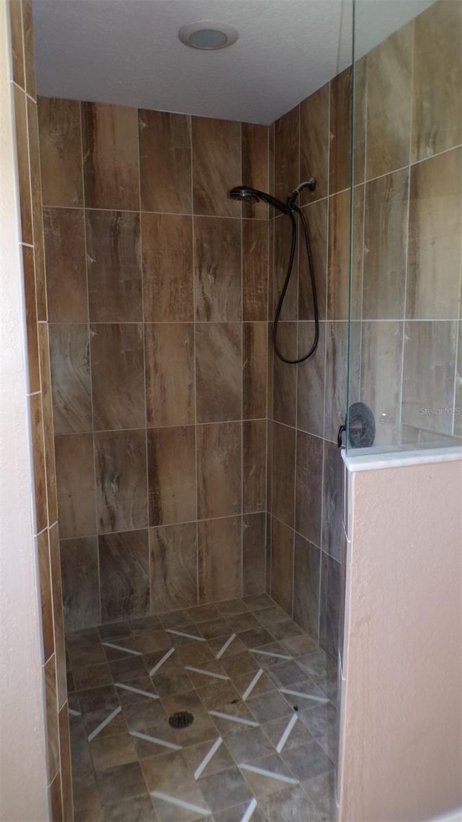 2402 MANHEIM AVE — photo 4