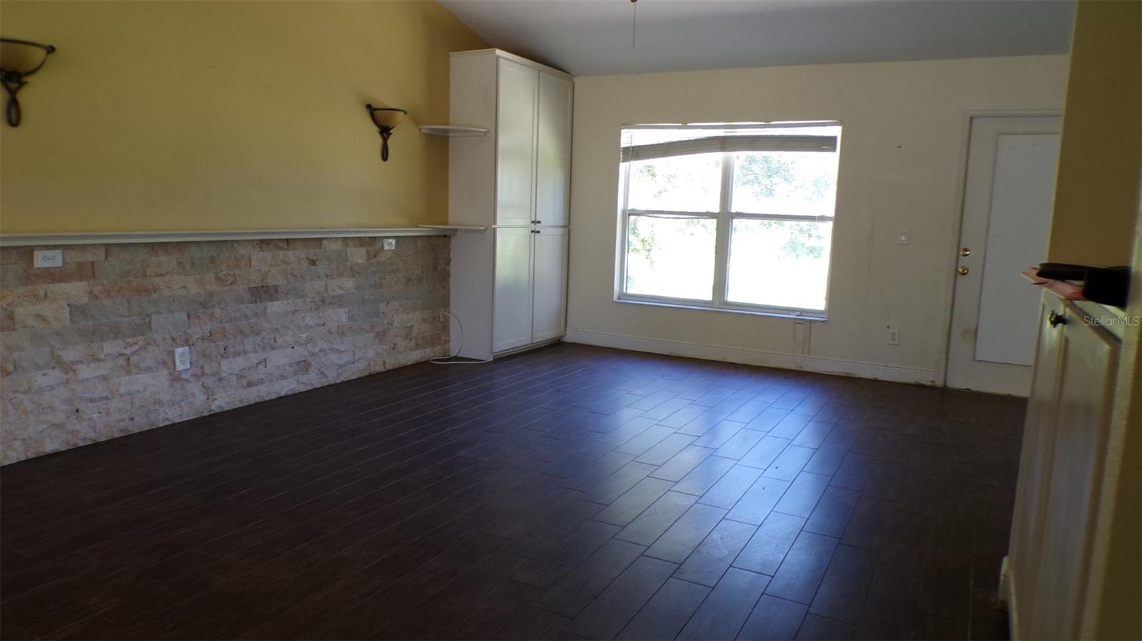 2402 MANHEIM AVE — photo 17