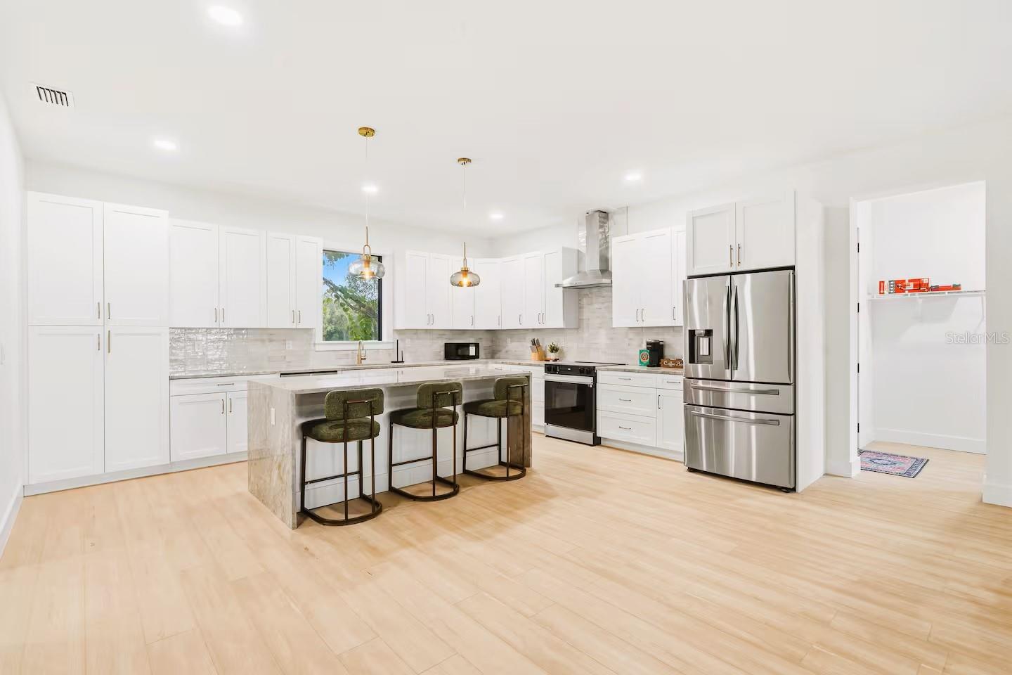 7901 N GREENWOOD AVE — photo 16
