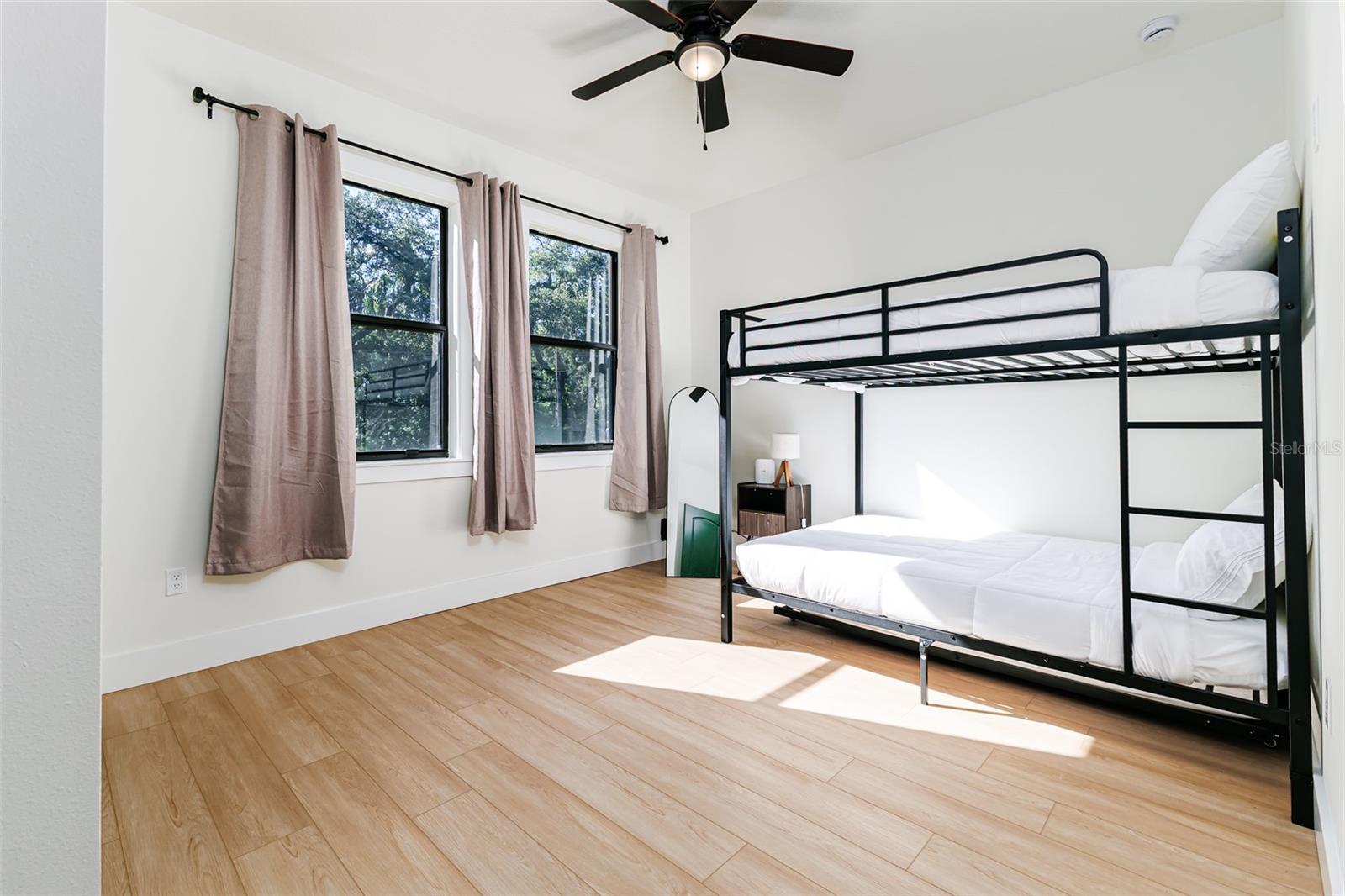 7901 N GREENWOOD AVE — photo 33