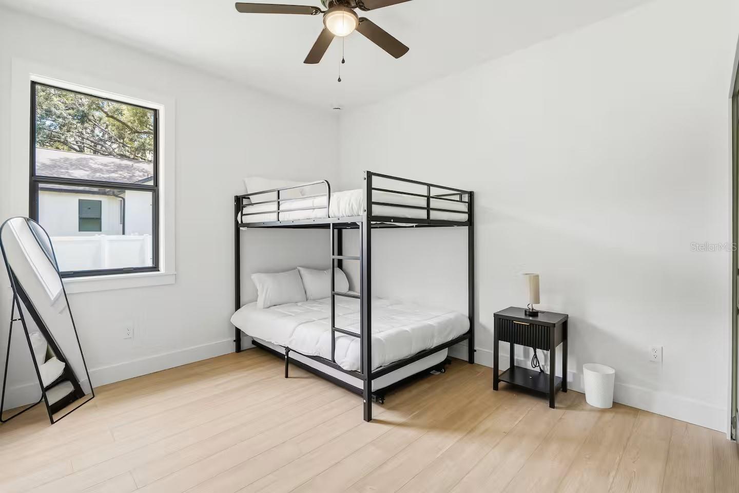 7901 N GREENWOOD AVE — photo 32