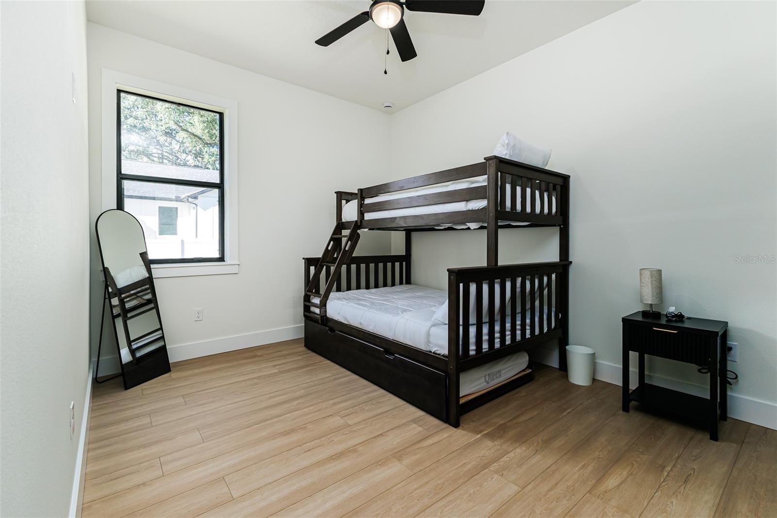 7901 N GREENWOOD AVE — photo 36