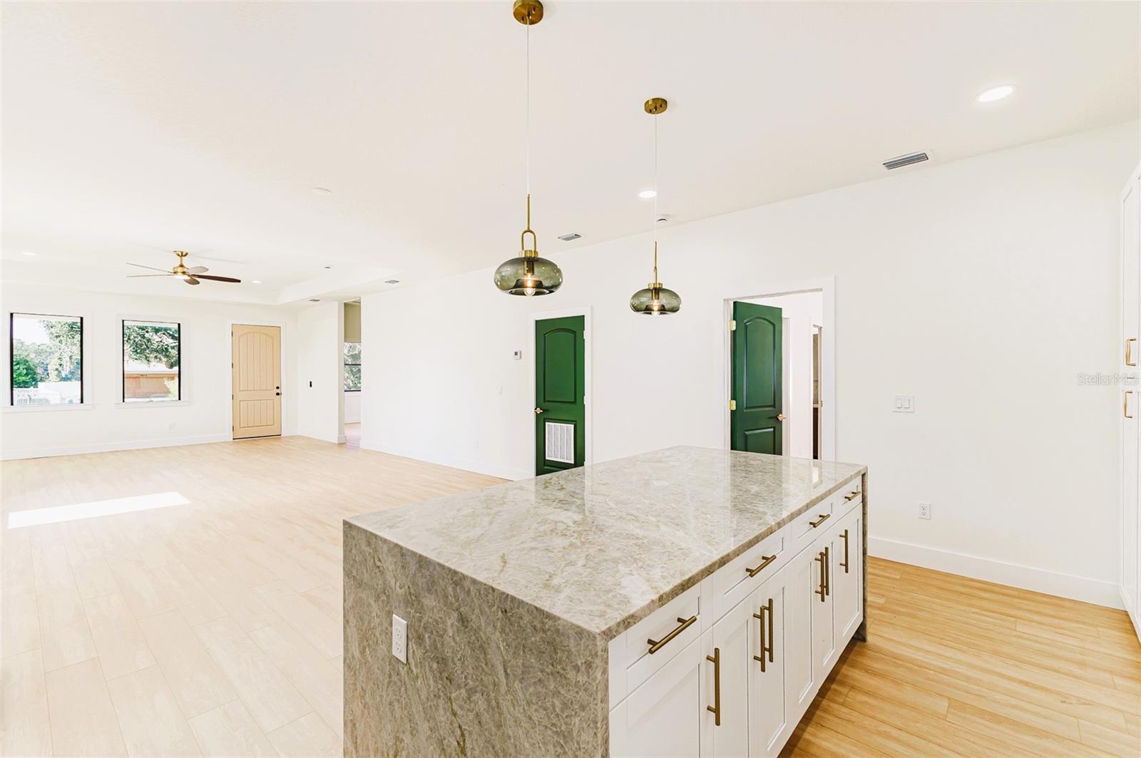 7901 N GREENWOOD AVE — photo 11