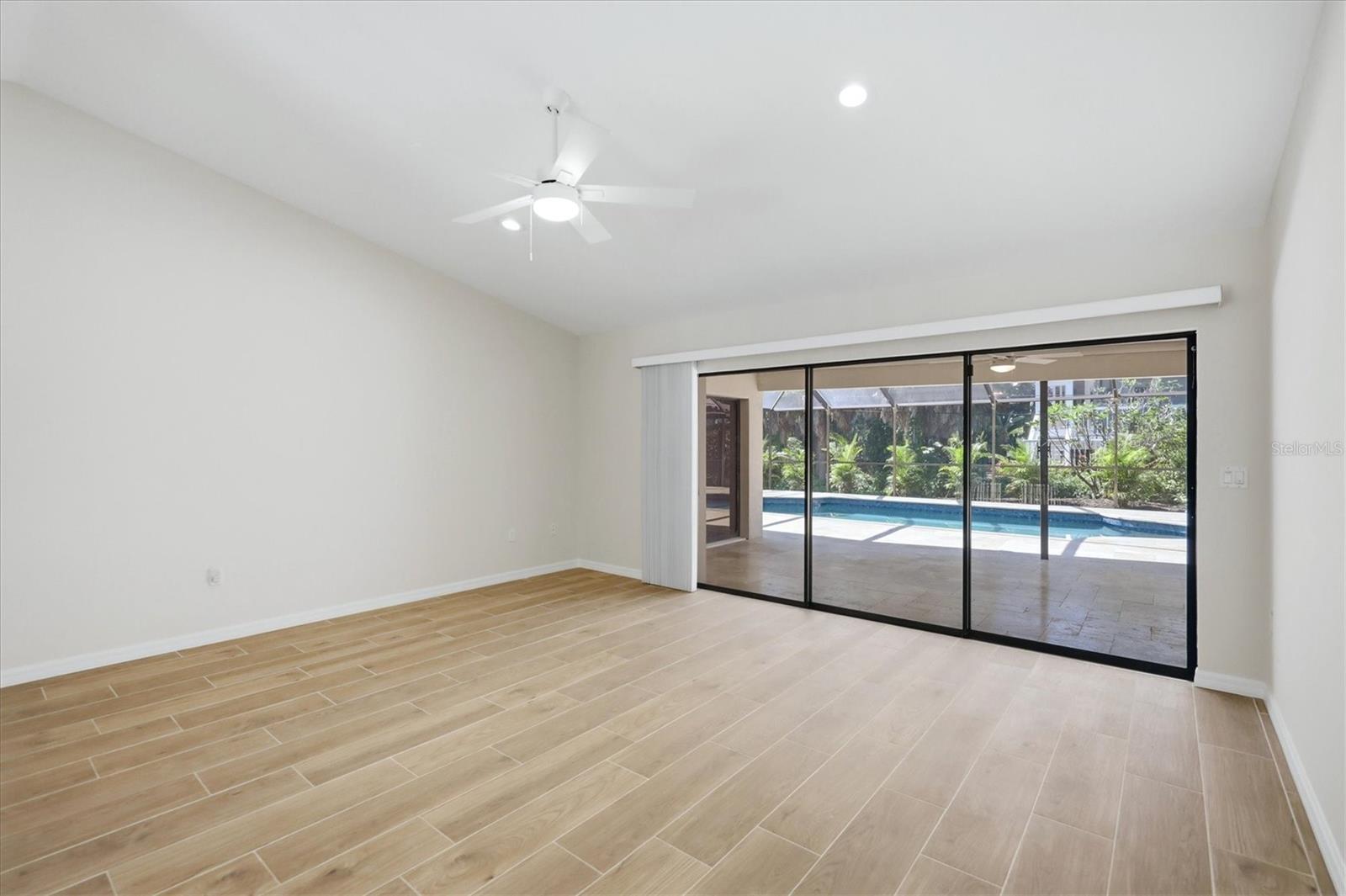 620 HIBISCUS DR — photo 11