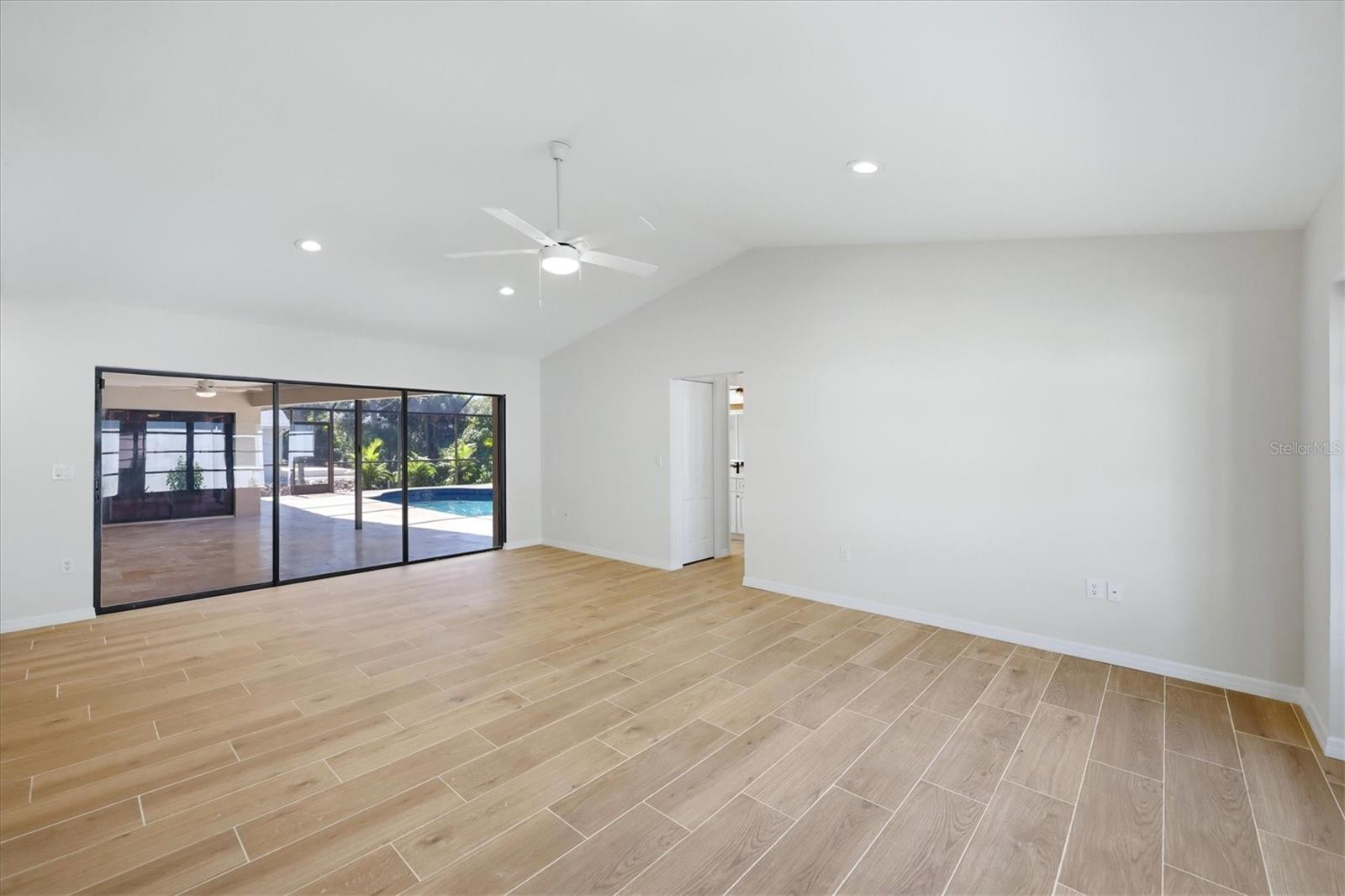 620 HIBISCUS DR — photo 15
