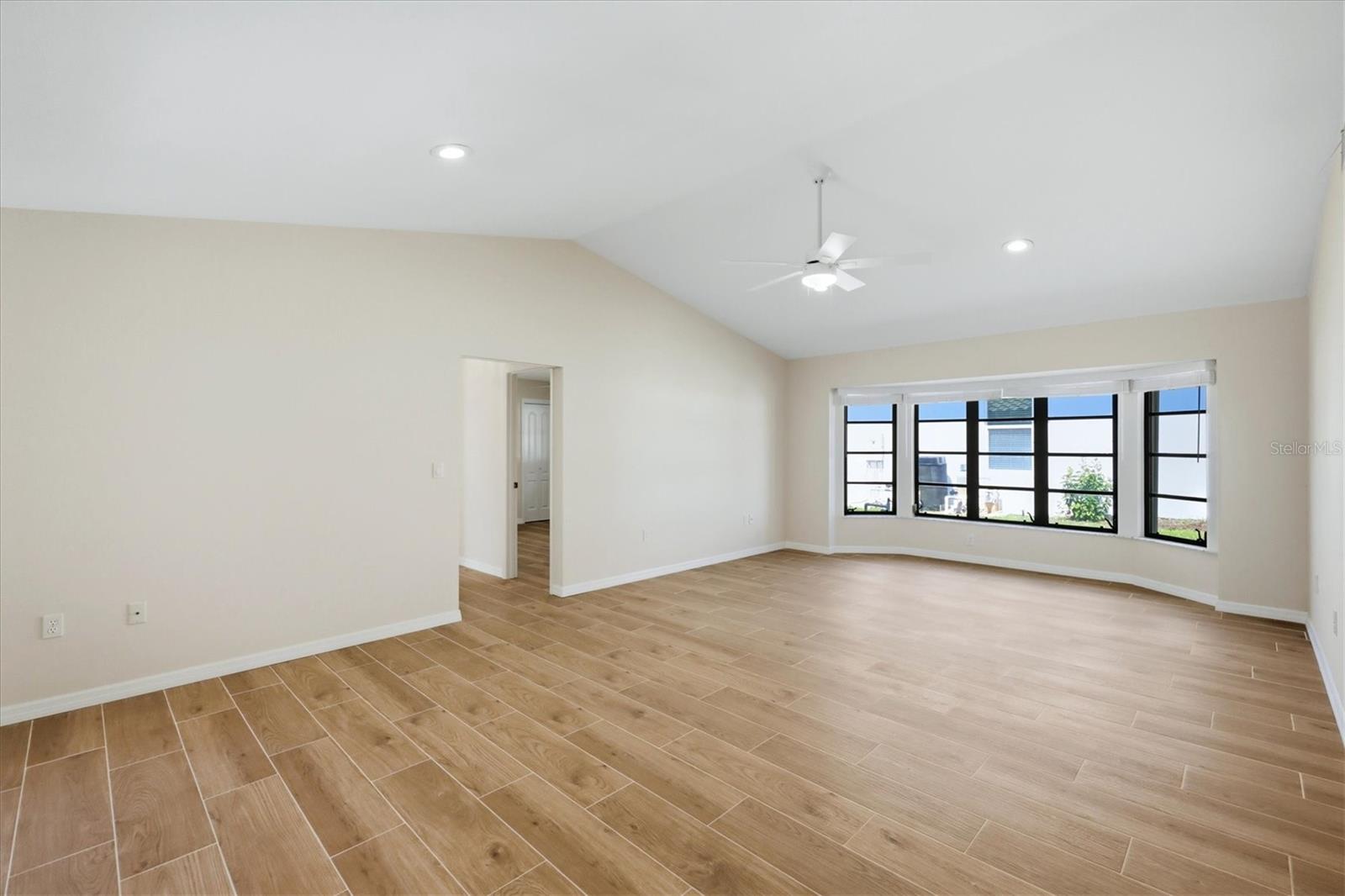 620 HIBISCUS DR — photo 14
