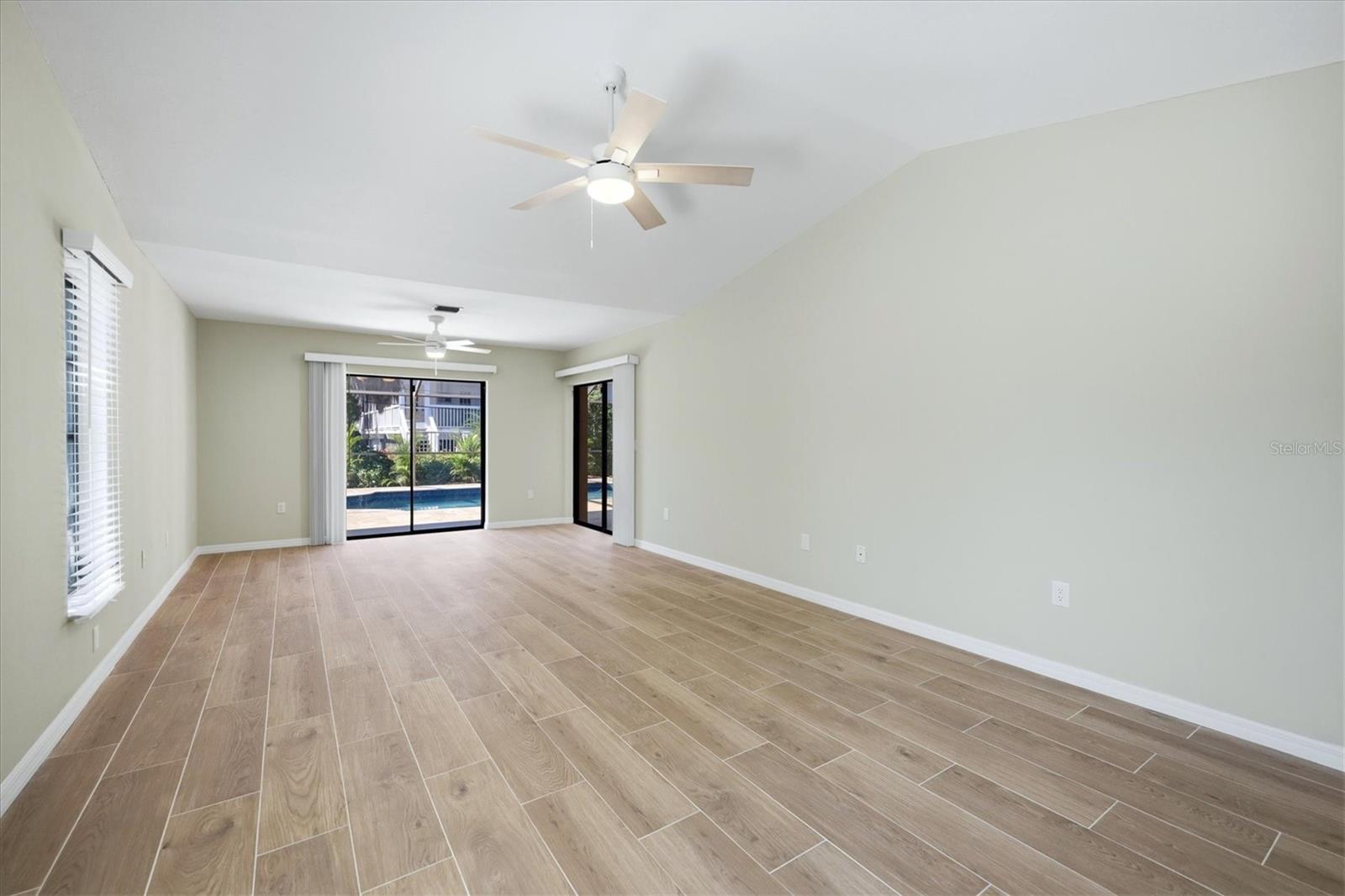 620 HIBISCUS DR — photo 22
