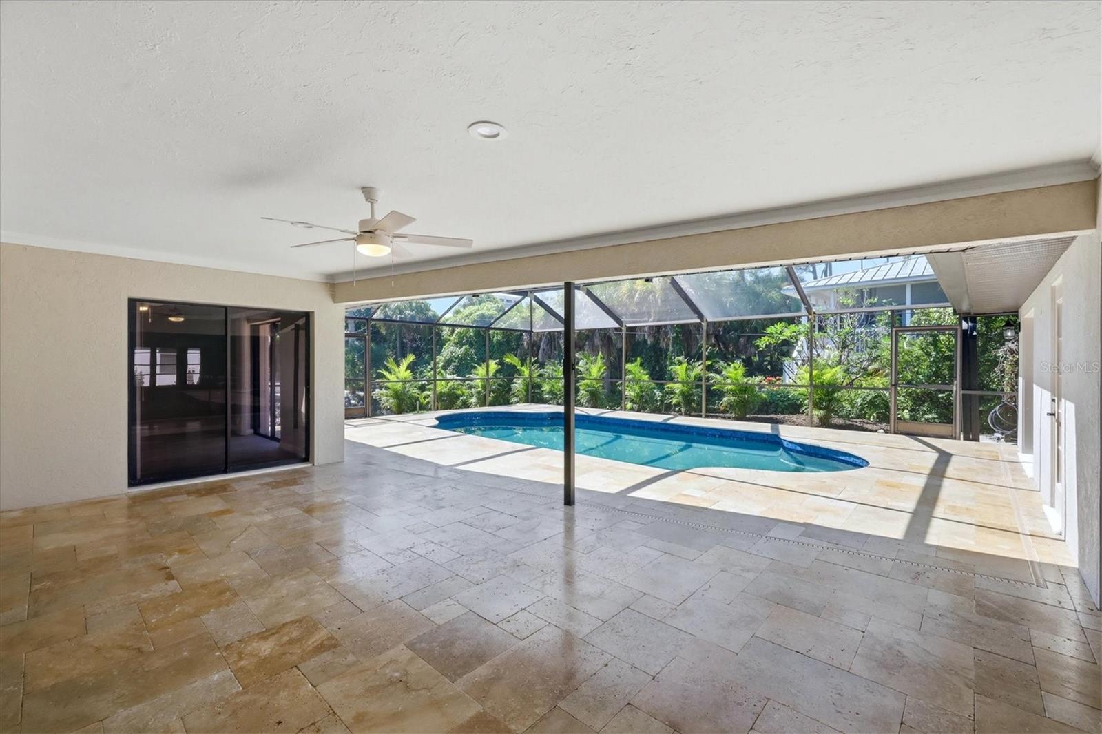620 HIBISCUS DR — photo 18