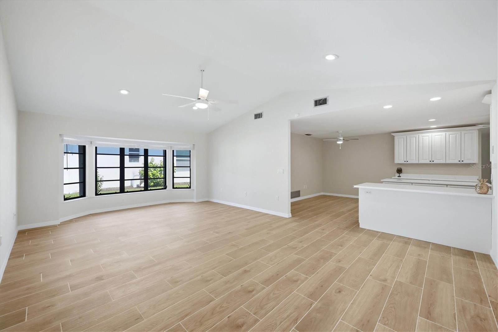 620 HIBISCUS DR — photo 13