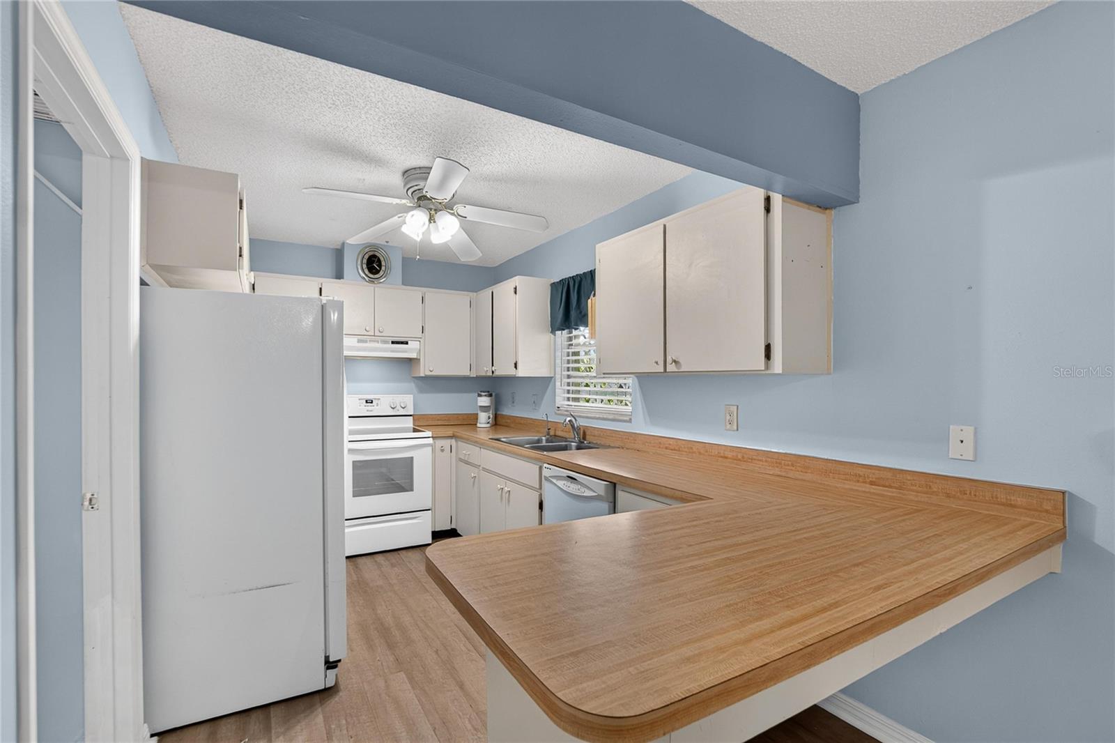 2203 HIGHCLERE CIR #2203 — photo 17