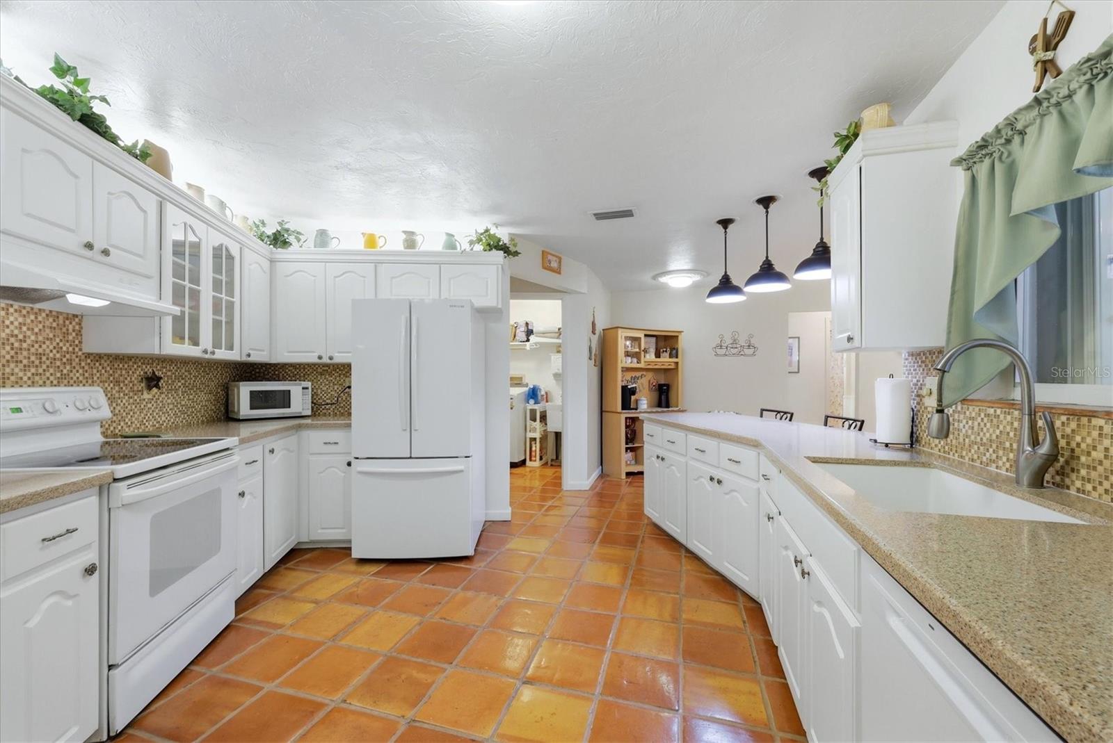 7963 N LEEWYNN DR — photo 15