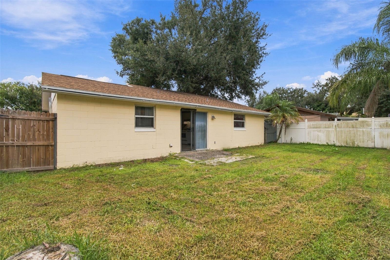 8406 WILLOW FOREST CT — photo 32