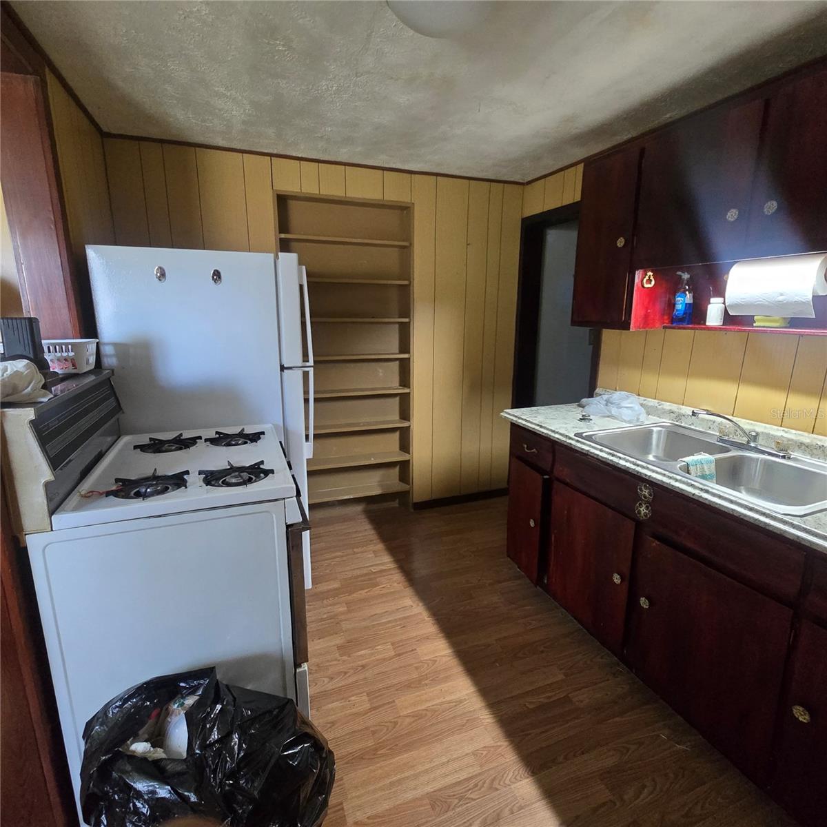 304 PALM AVE — photo 10