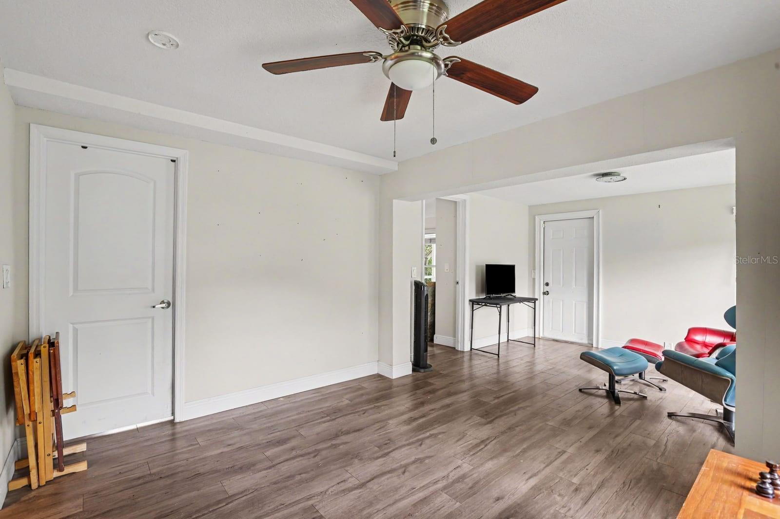 2117 MARY SUE ST — photo 18