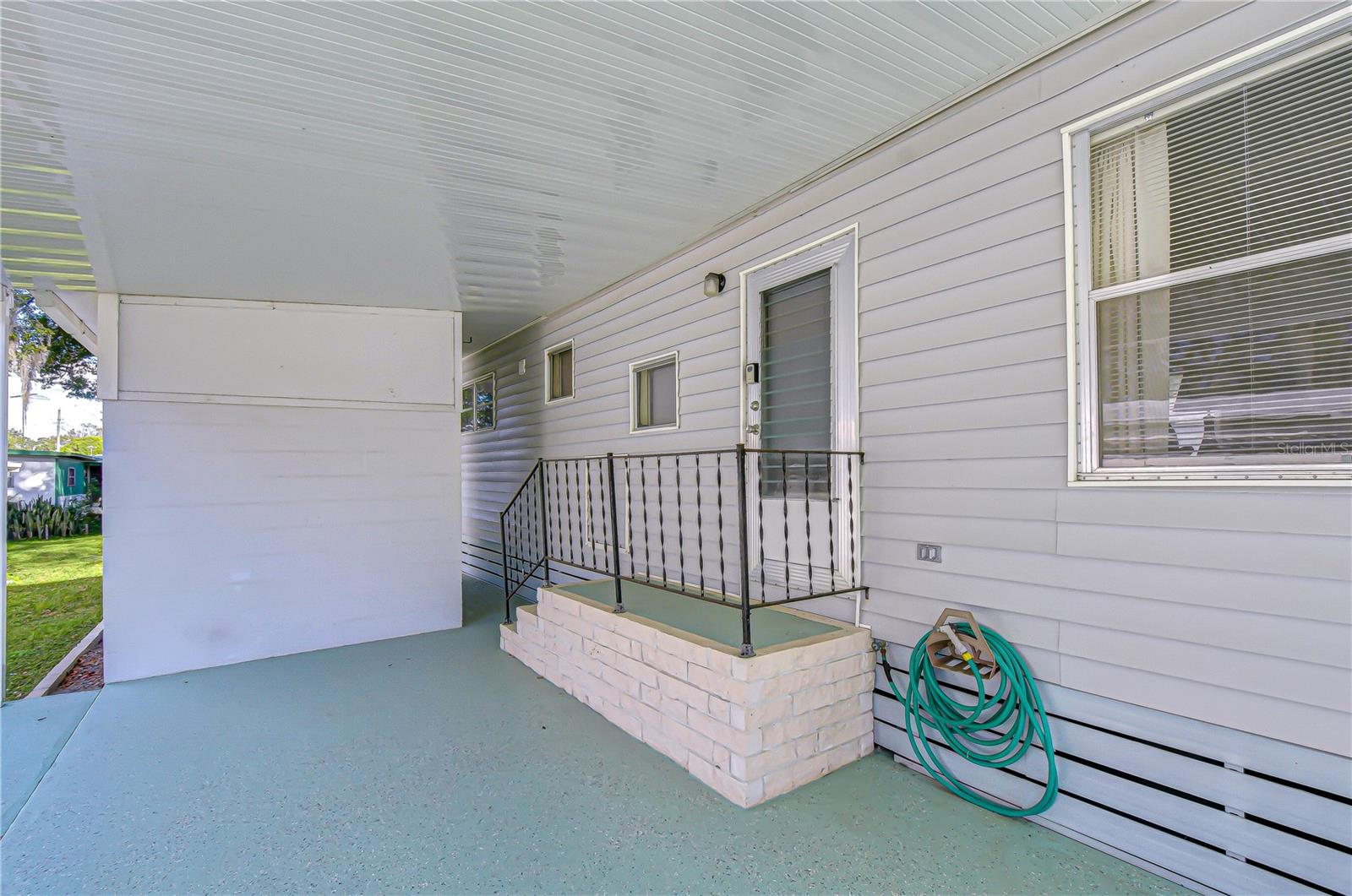 6128 RIDGEWOOD DR — photo 2