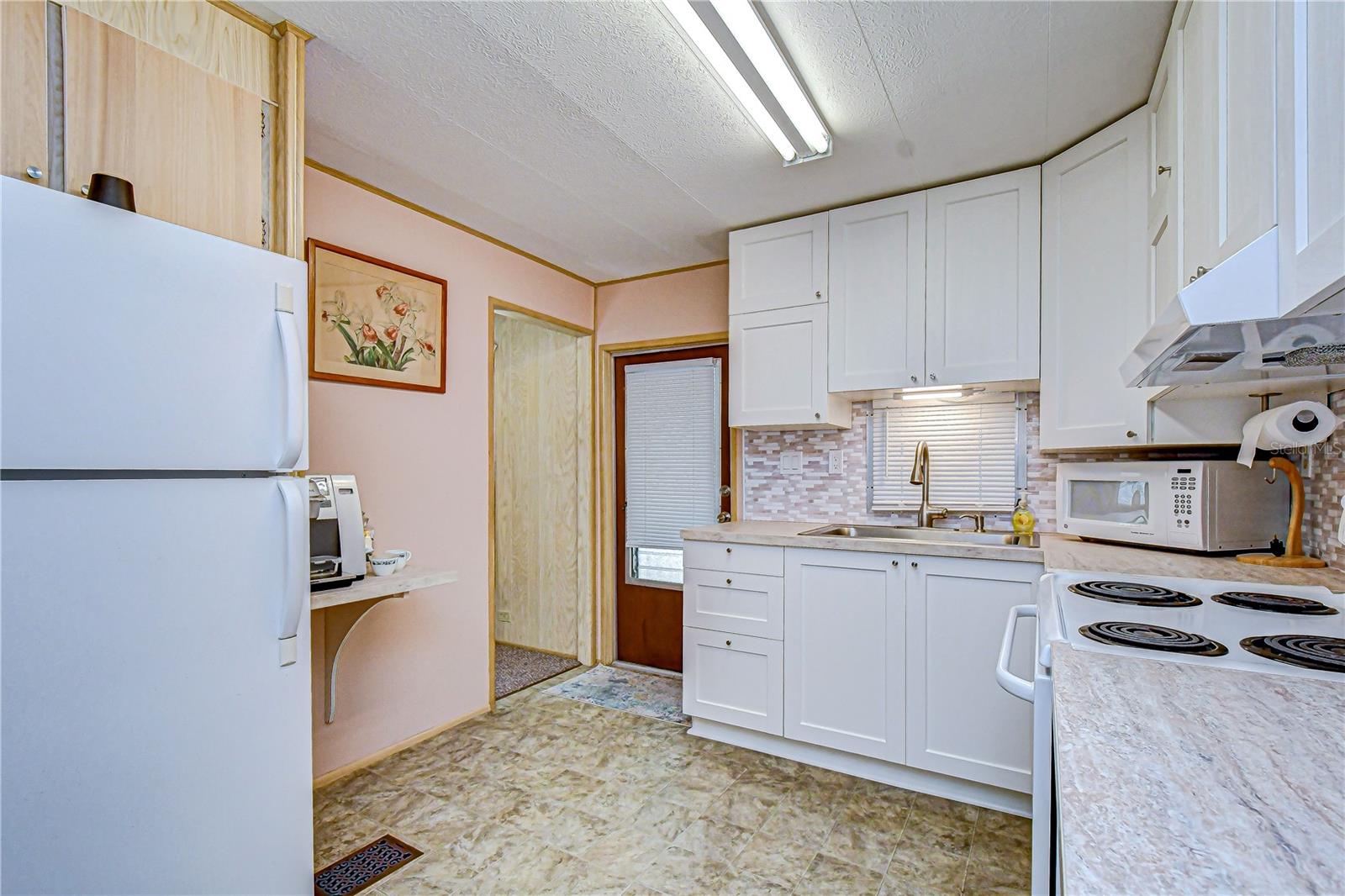 6128 RIDGEWOOD DR — photo 4