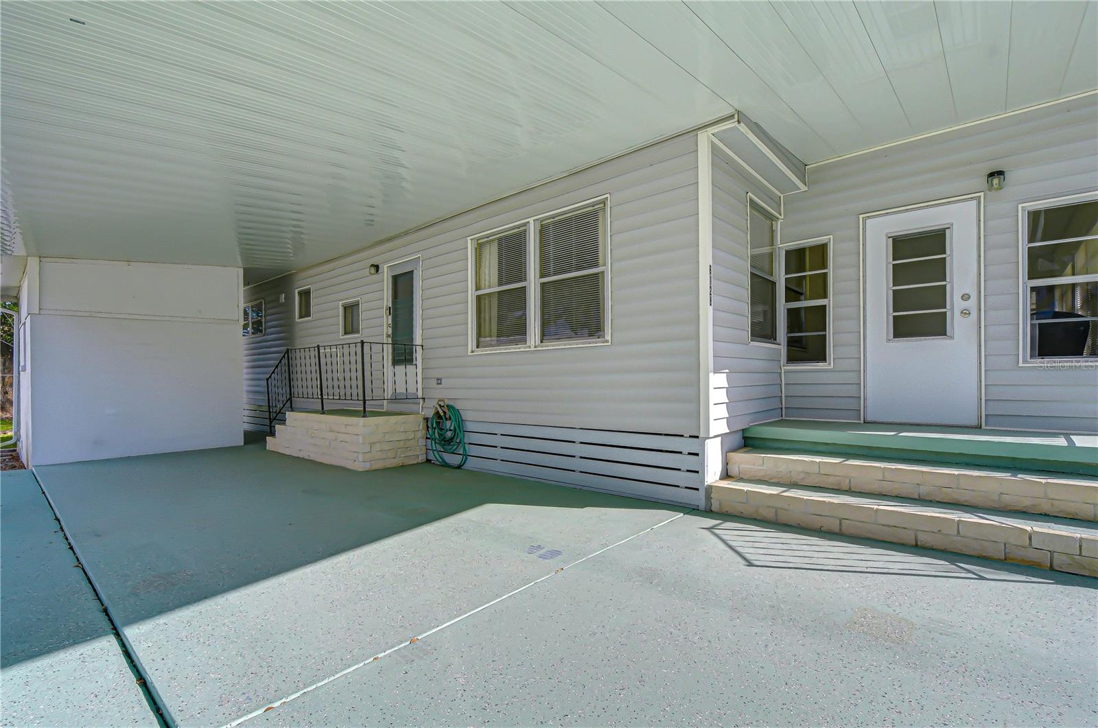 6128 RIDGEWOOD DR — photo 26