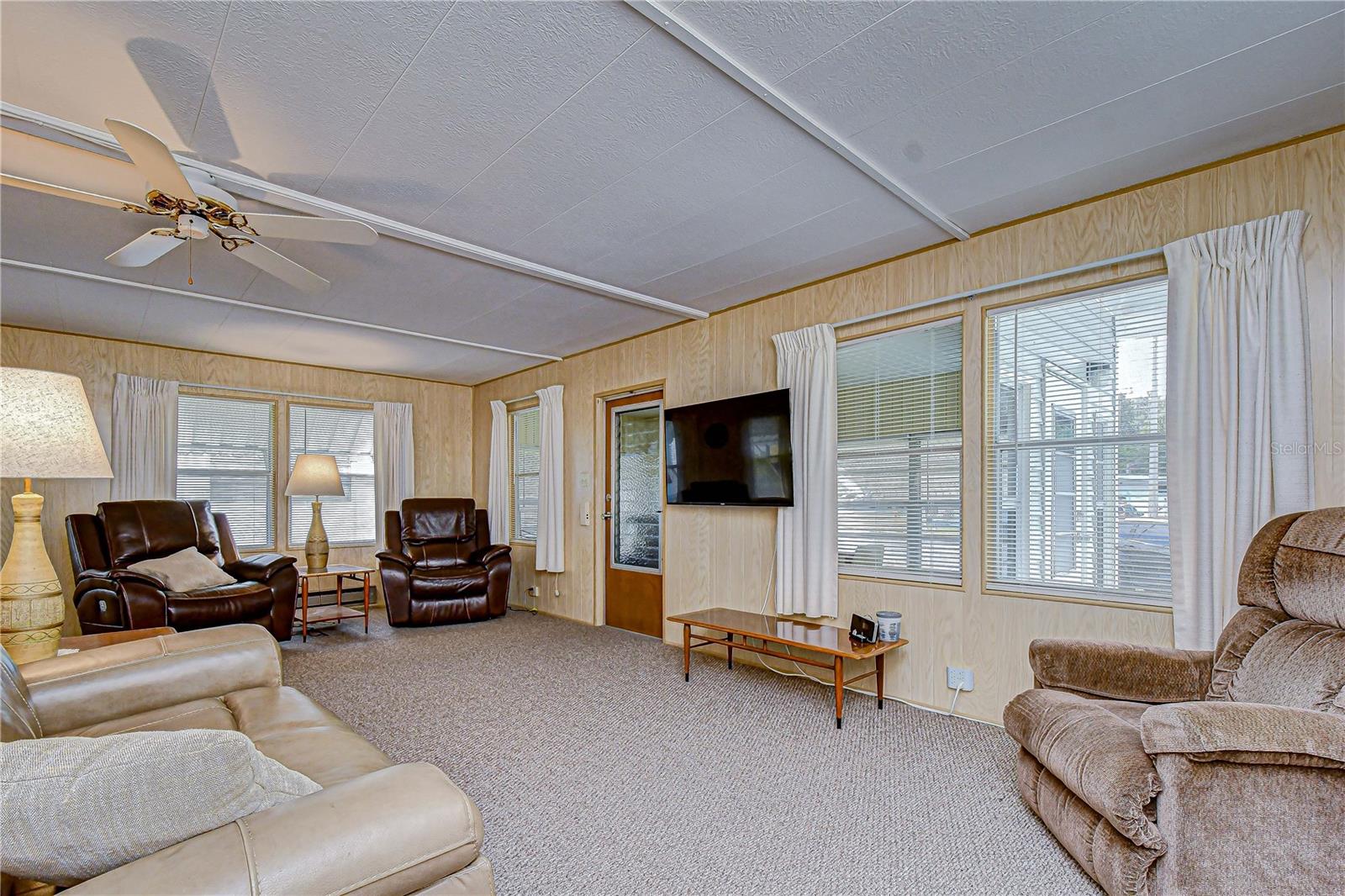 6128 RIDGEWOOD DR — photo 7