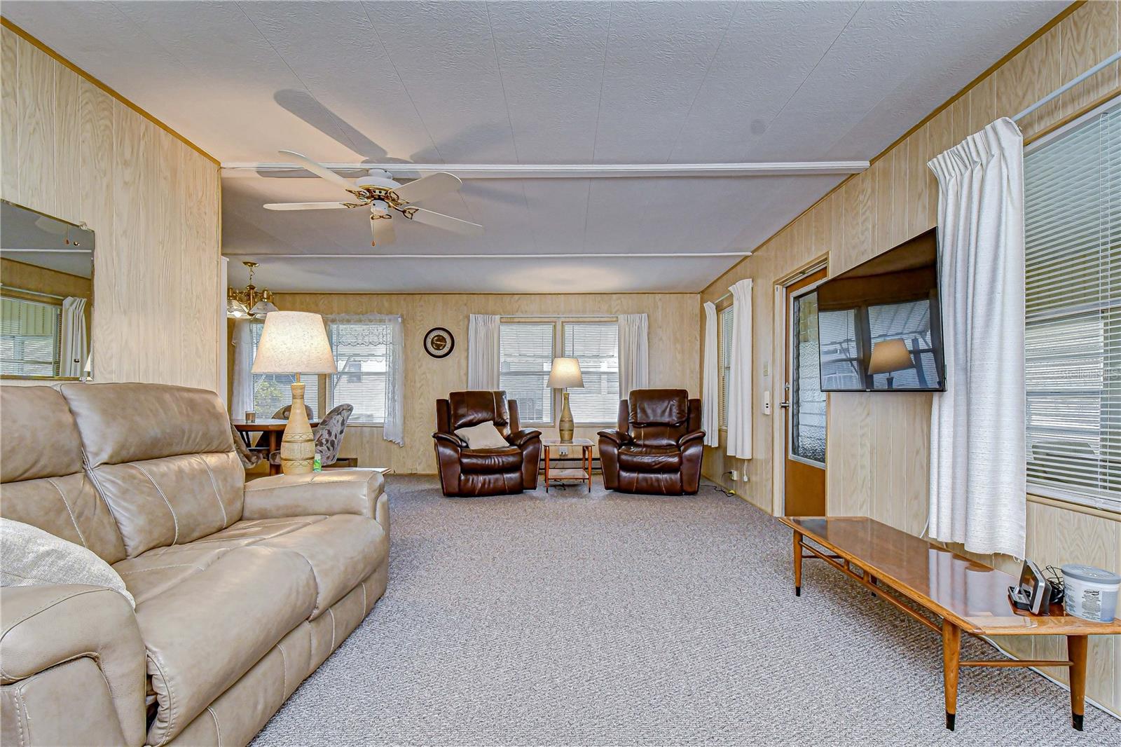 6128 RIDGEWOOD DR — photo 8