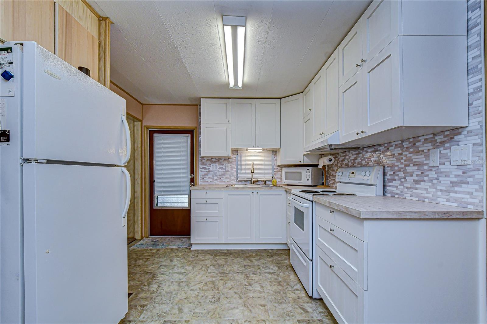 6128 RIDGEWOOD DR — photo 3