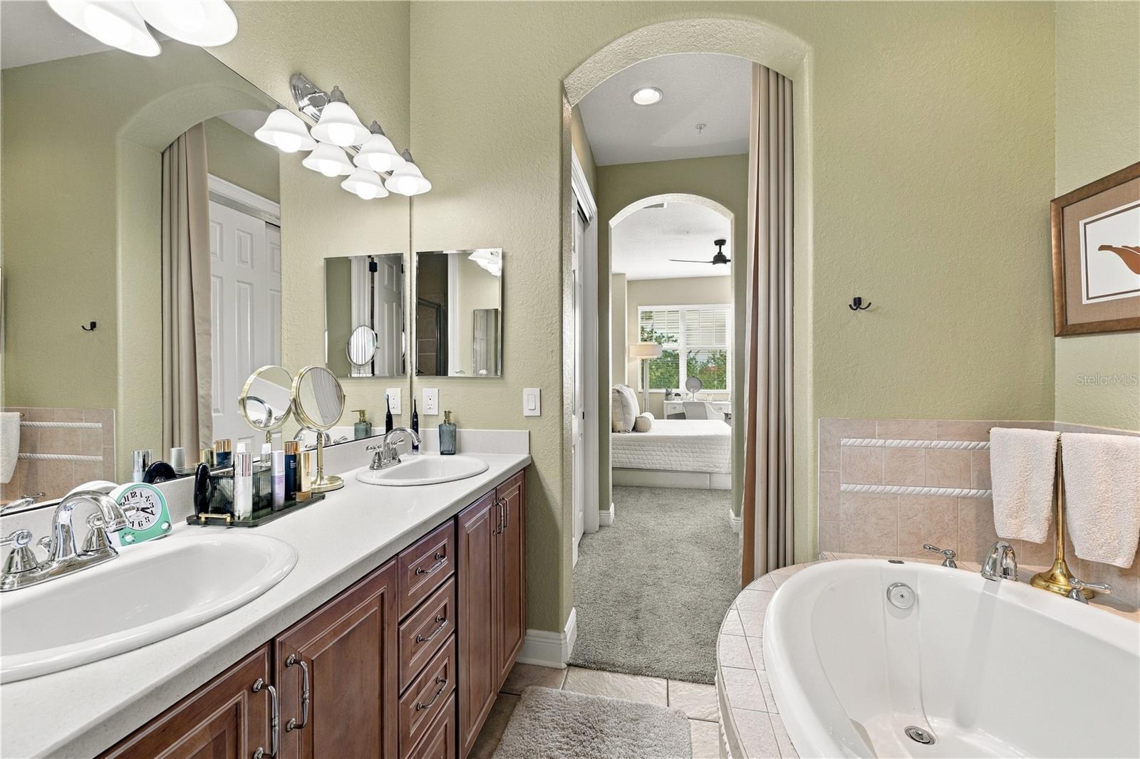 6002 YEATS MANOR DR #101 — photo 25