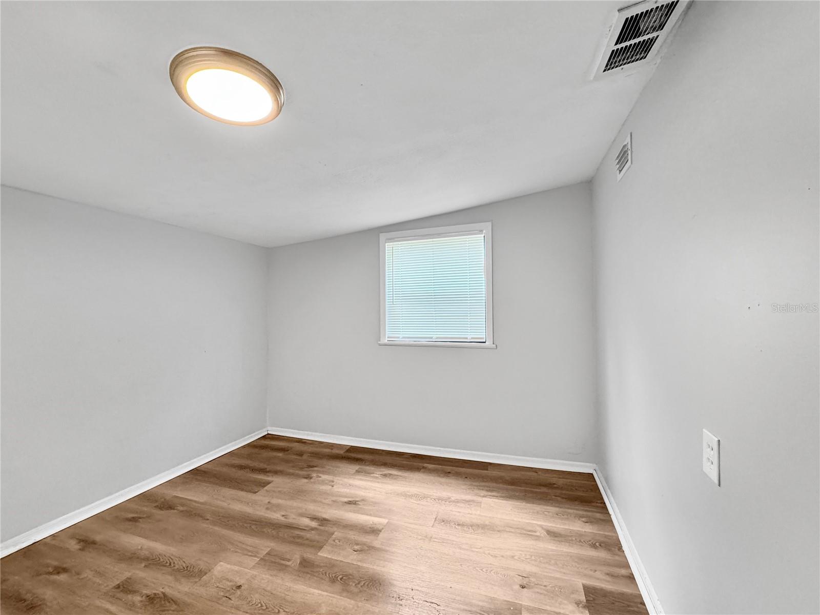 5304 E 14TH AVE — photo 7