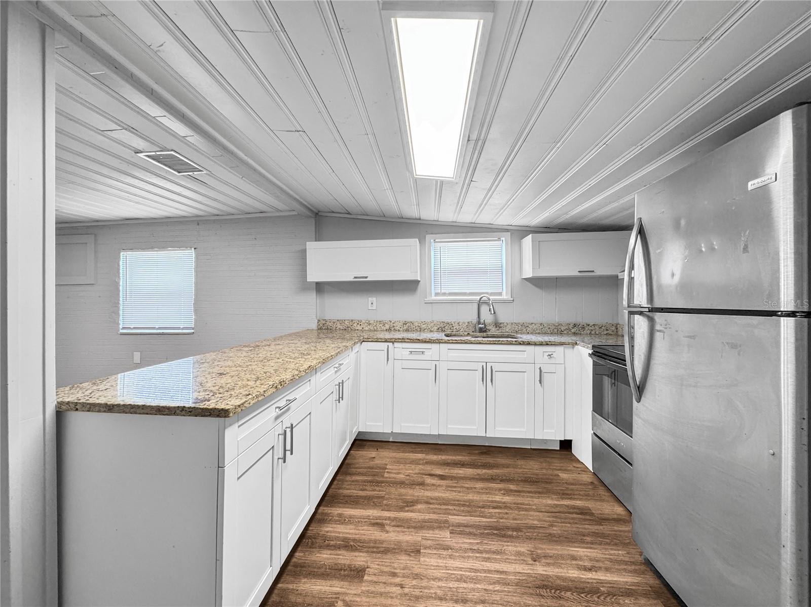5304 E 14TH AVE — photo 5