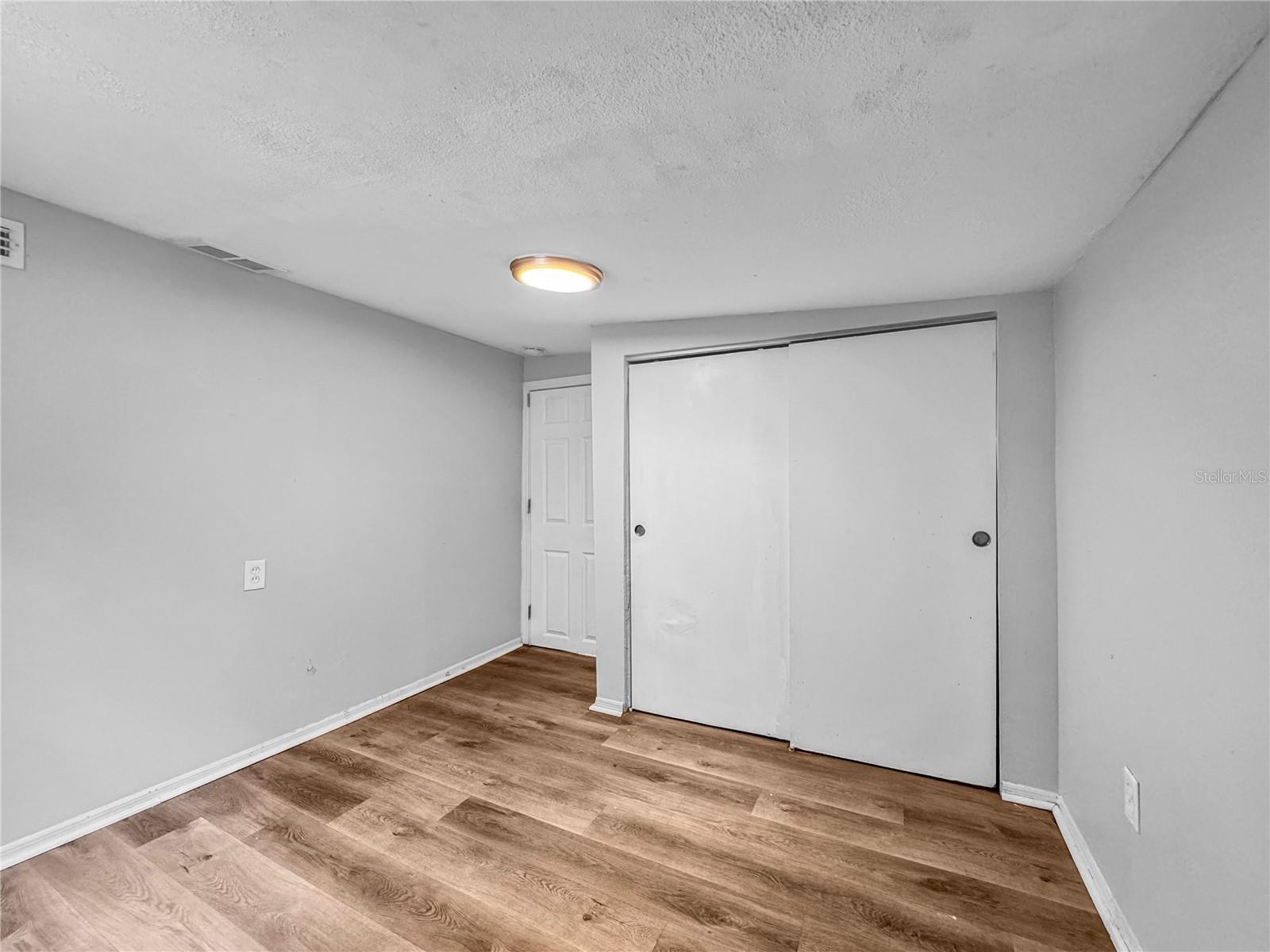 5304 E 14TH AVE — photo 9