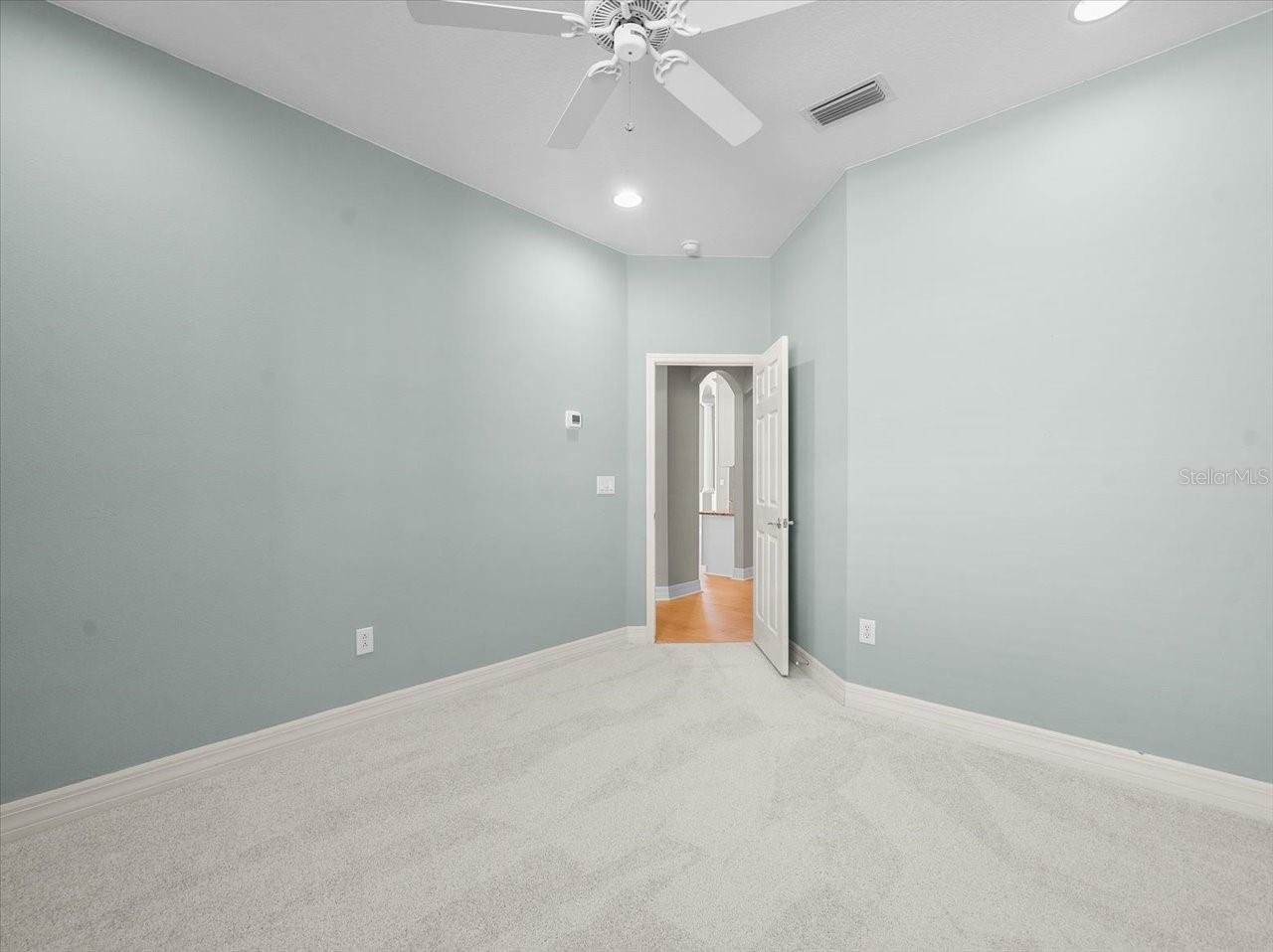 15019 LAKE EMERALD BLVD — photo 32