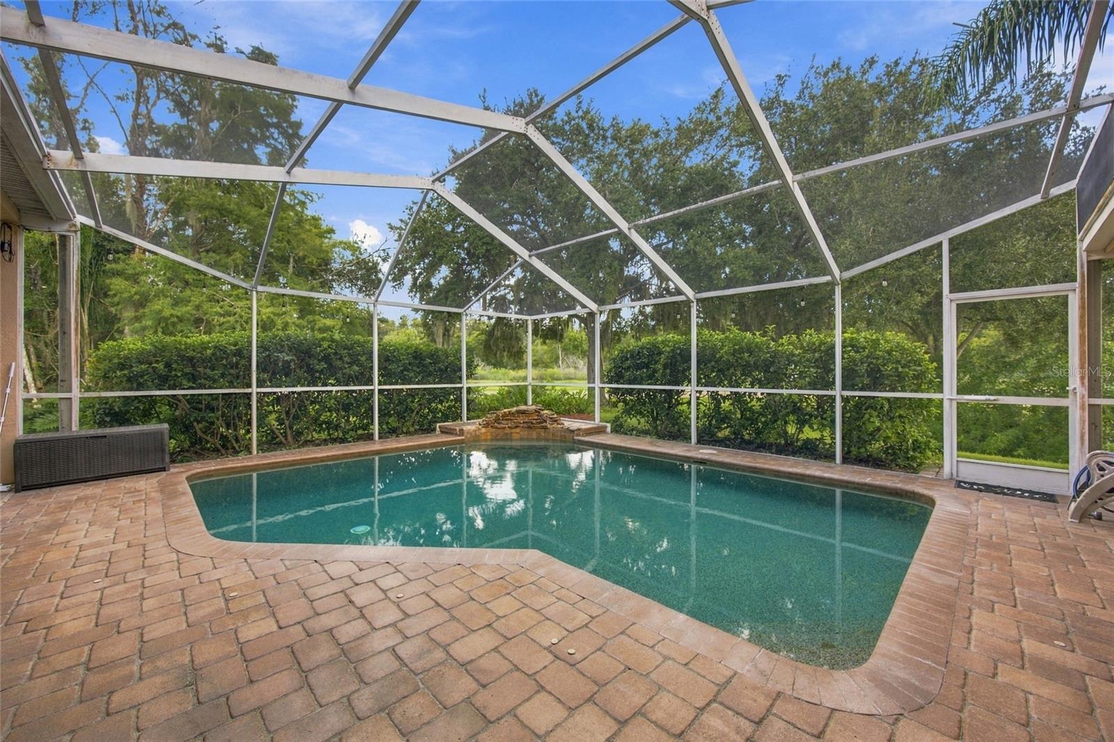 878 CENTERWOOD DR — photo 2