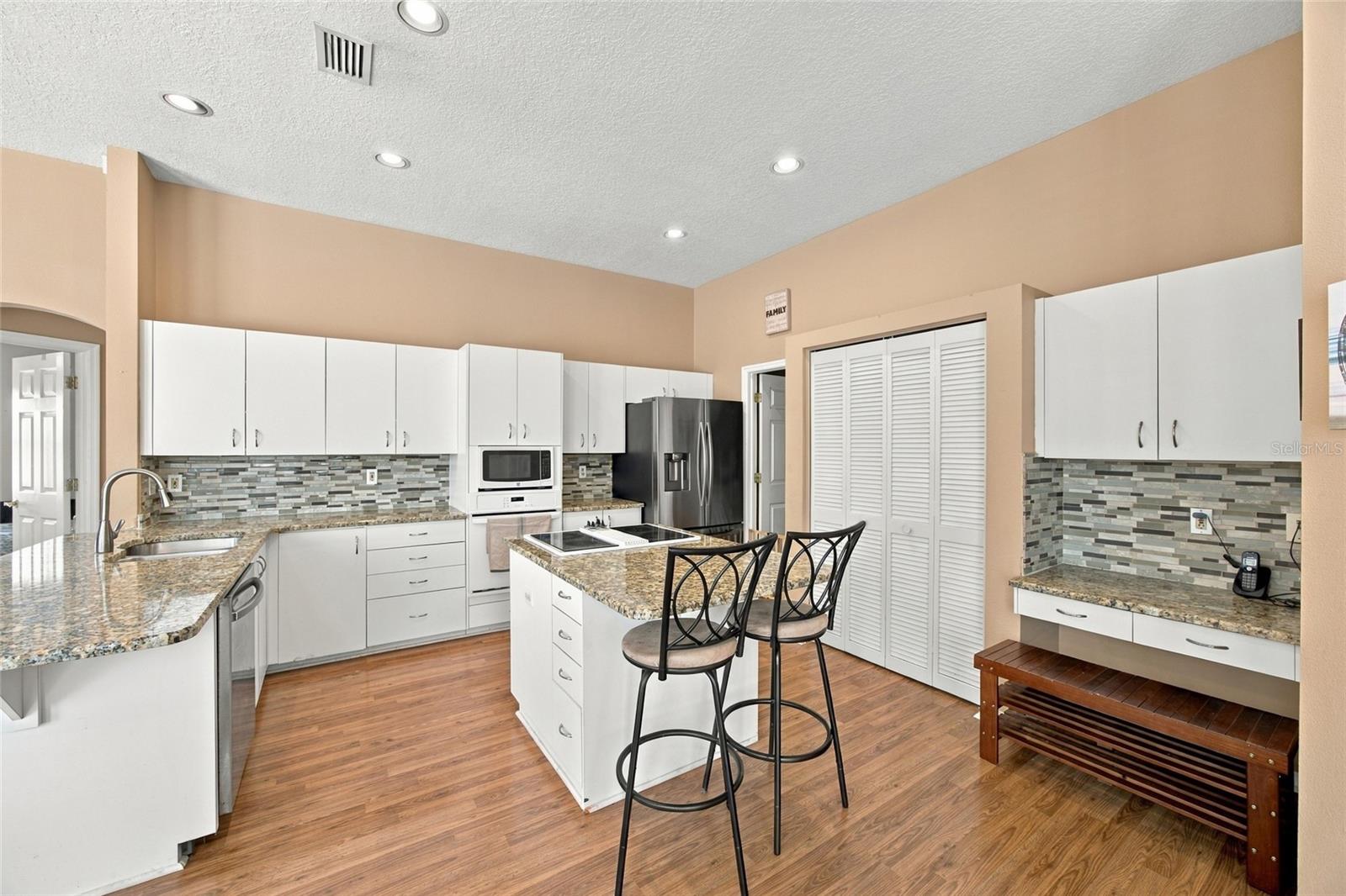 878 CENTERWOOD DR — photo 11