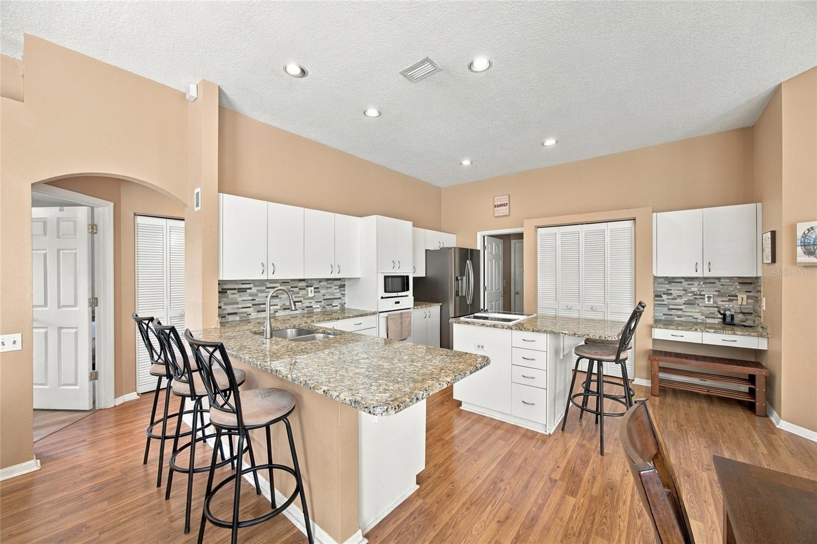 878 CENTERWOOD DR — photo 12