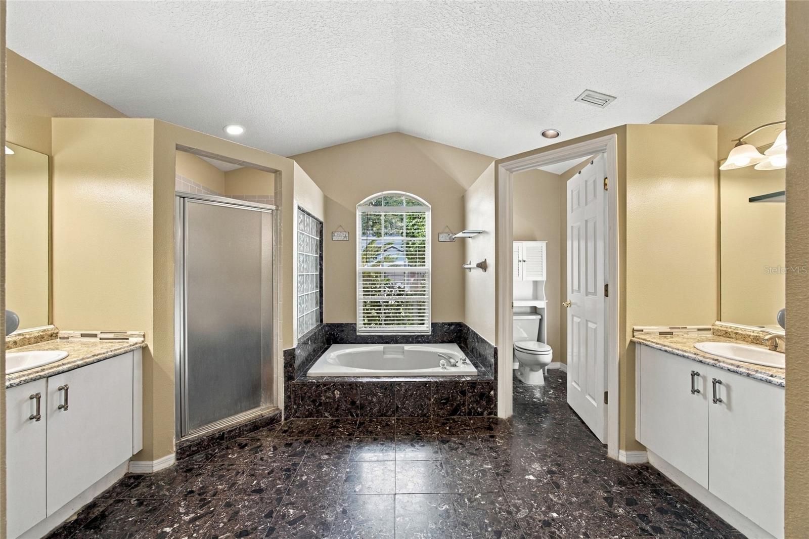 878 CENTERWOOD DR — photo 15