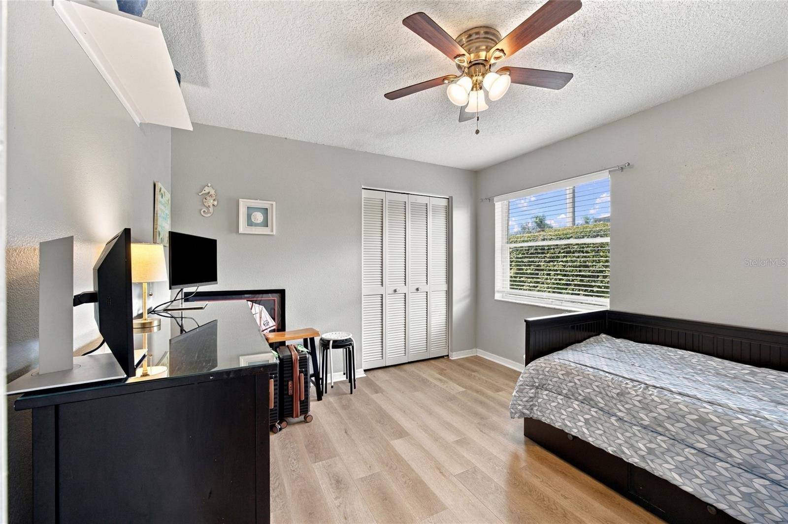 878 CENTERWOOD DR — photo 16