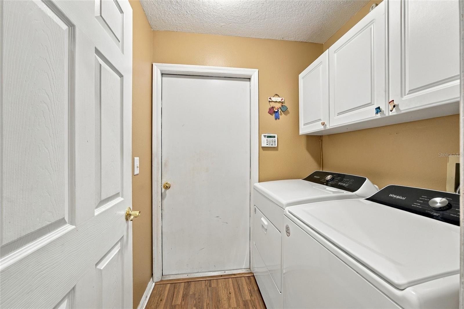 878 CENTERWOOD DR — photo 23